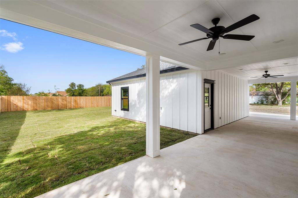 705a Sloan St Property Photo 38