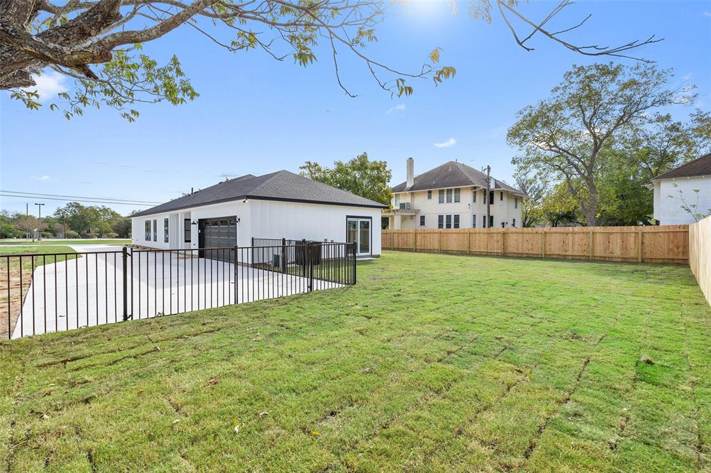 705a Sloan St Property Photo 39