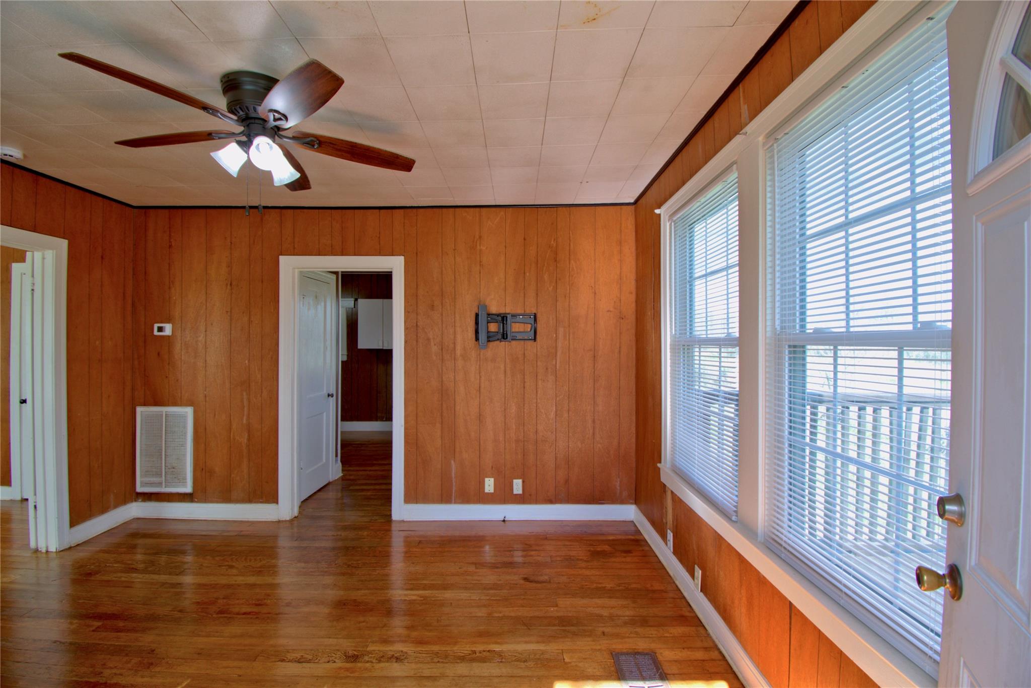8402 Elroy Rd Property Photo 4