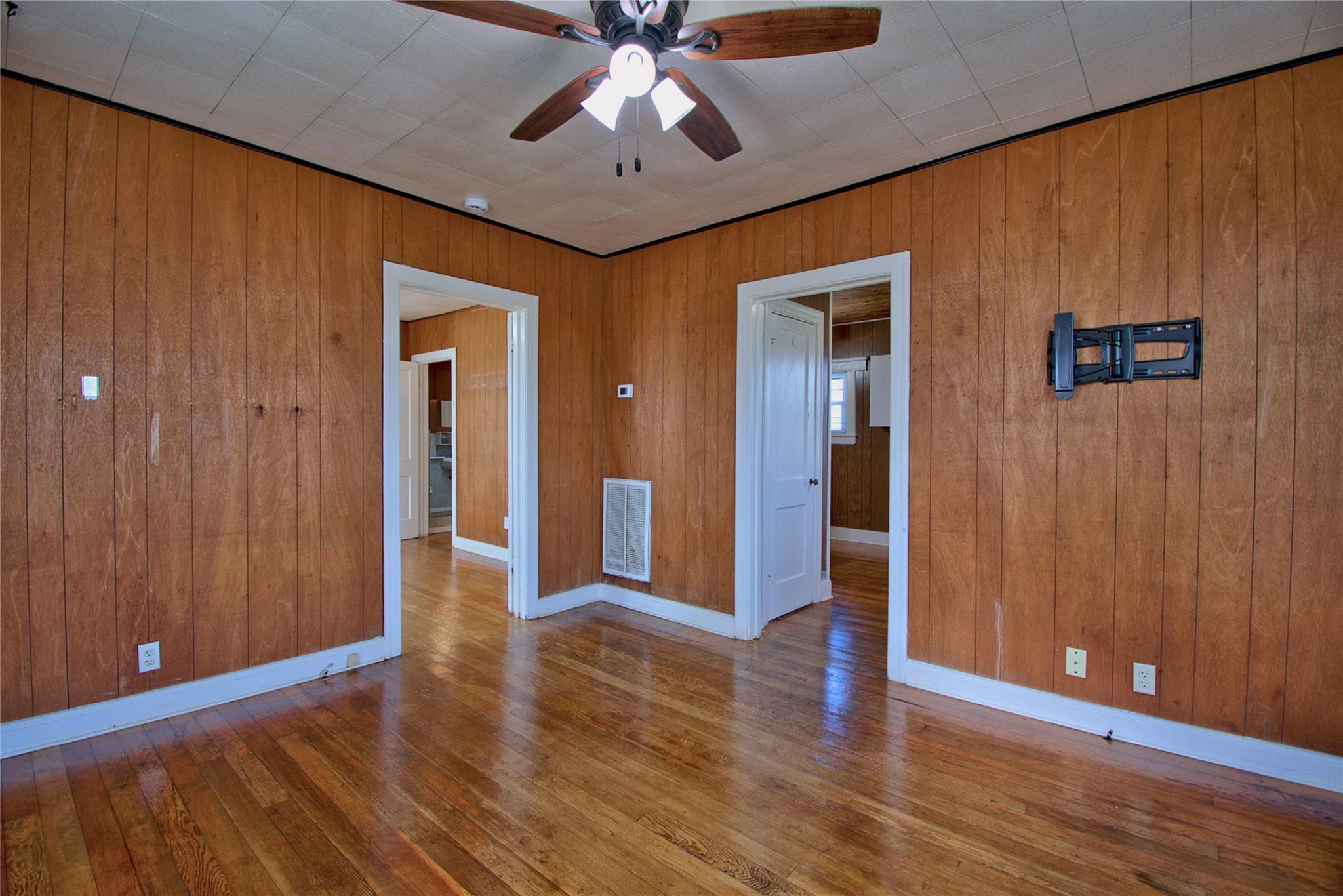 8402 Elroy Rd Property Photo 5