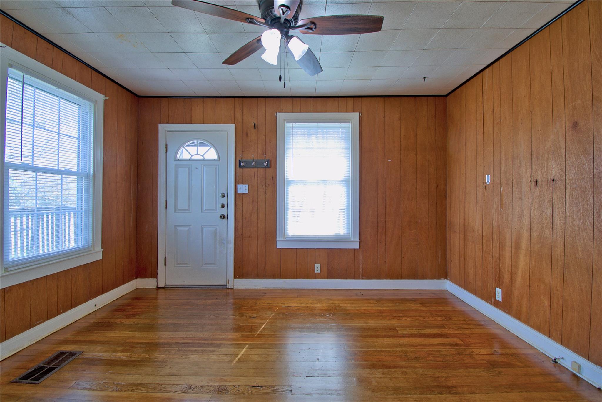 8402 Elroy Rd Property Photo 6