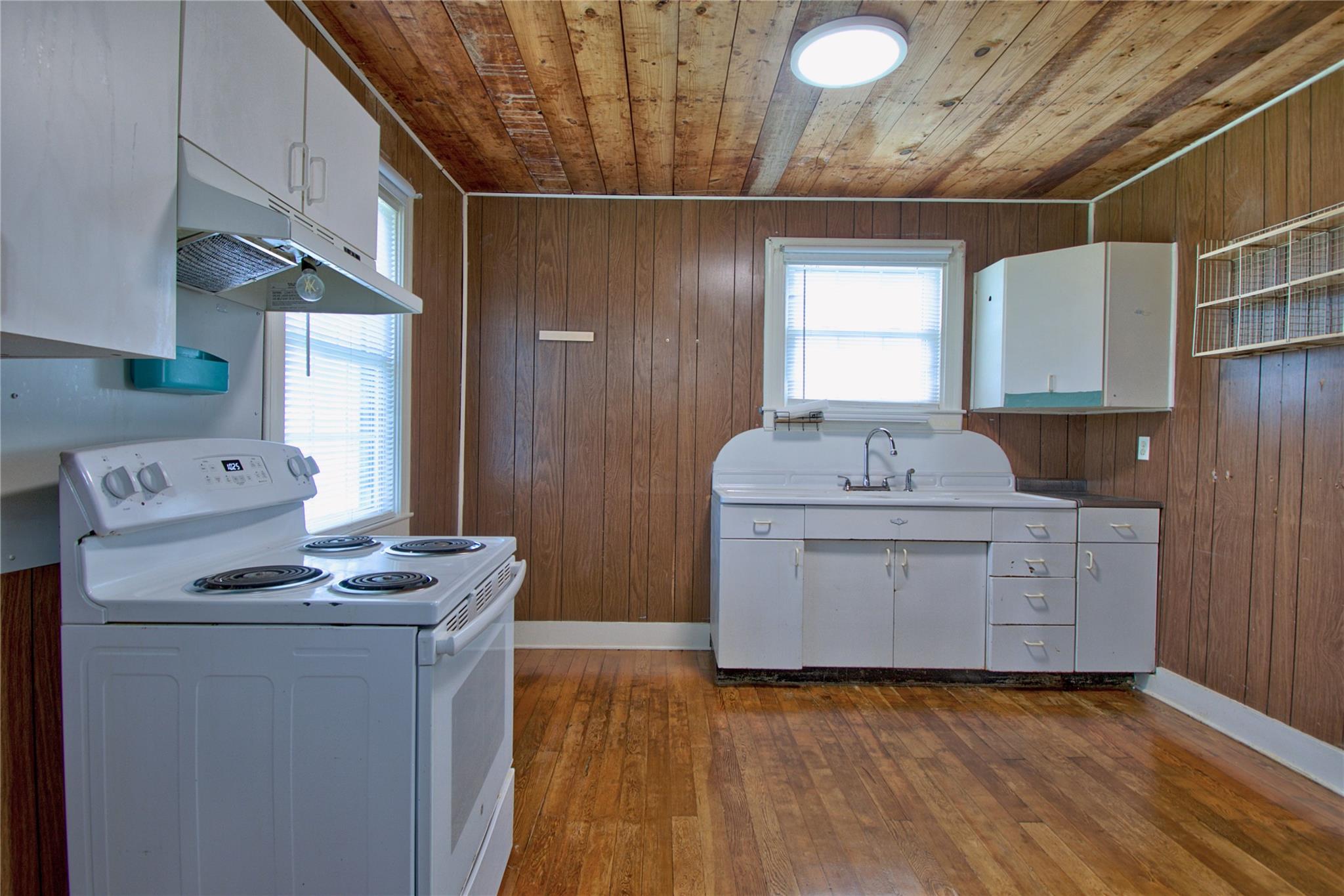 8402 Elroy Rd Property Photo 8