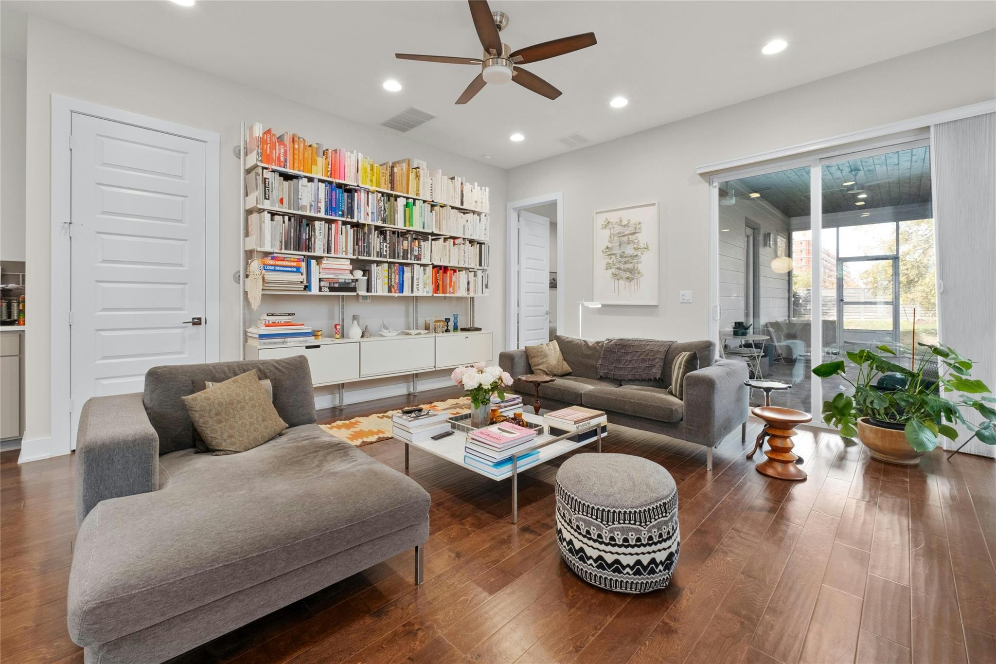 1100 Saucedo St #b Property Photo 3