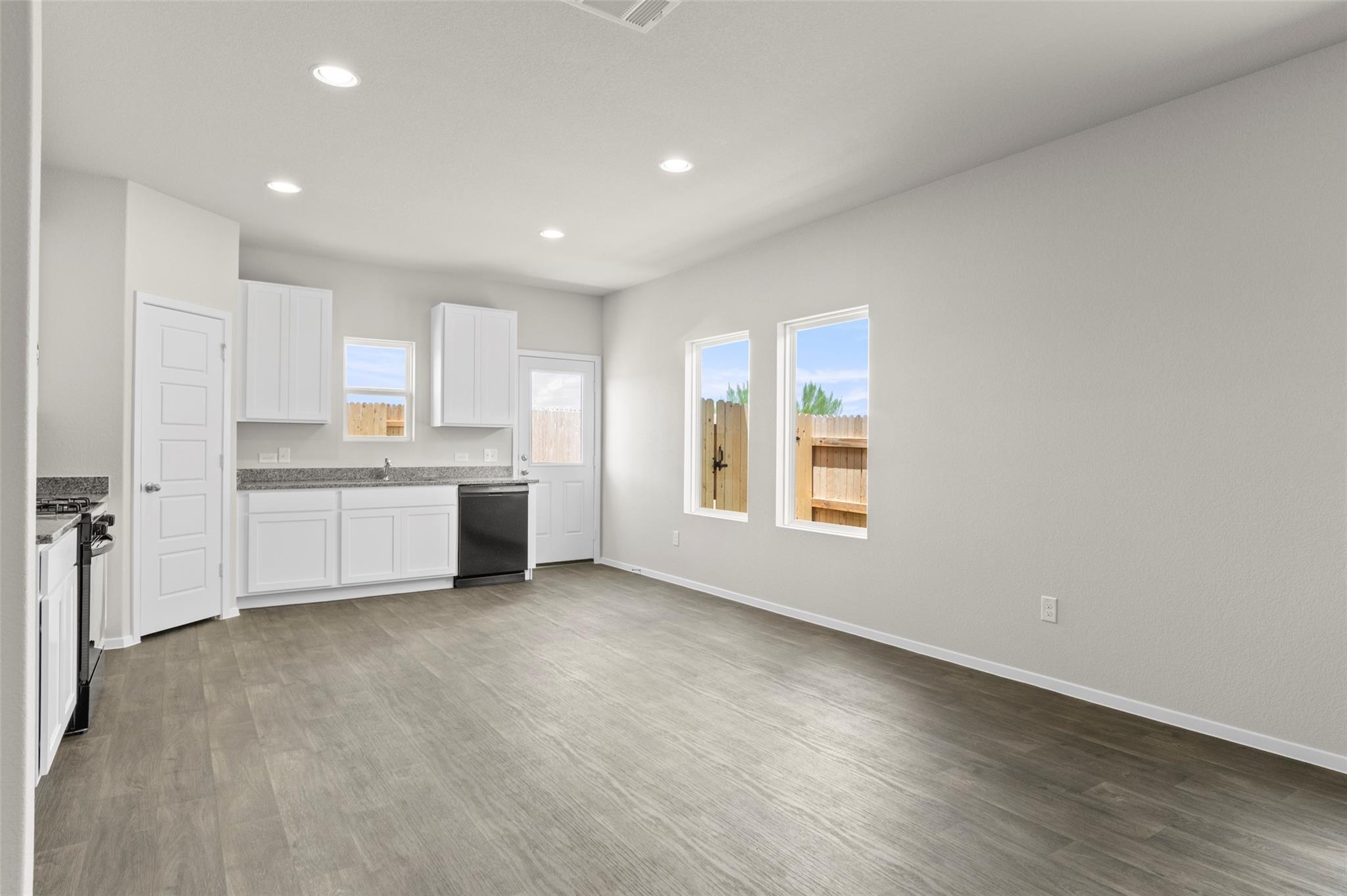 256 Estallo Way Property Photo 14