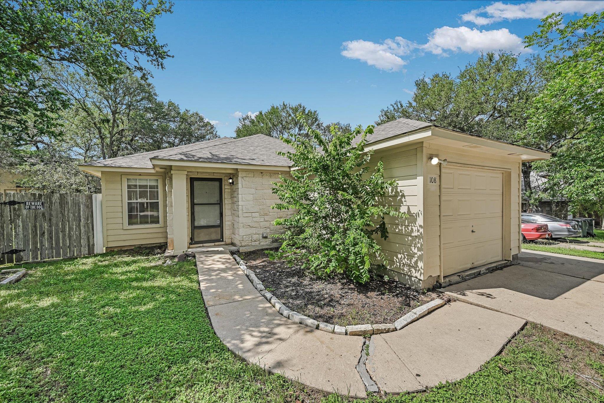 108 N Mockingbird Cir Property Photo 1