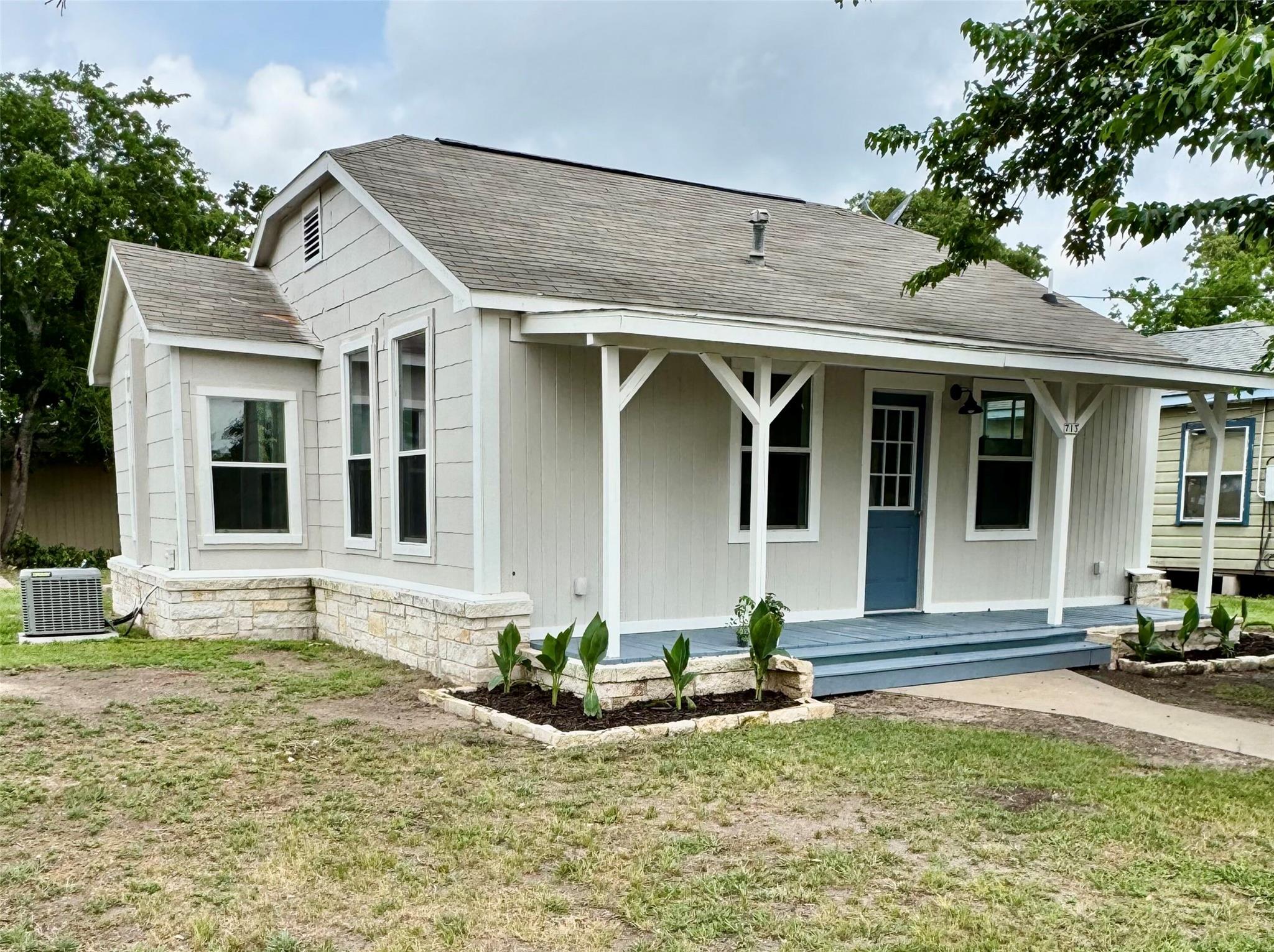 713 N Polk St Property Photo