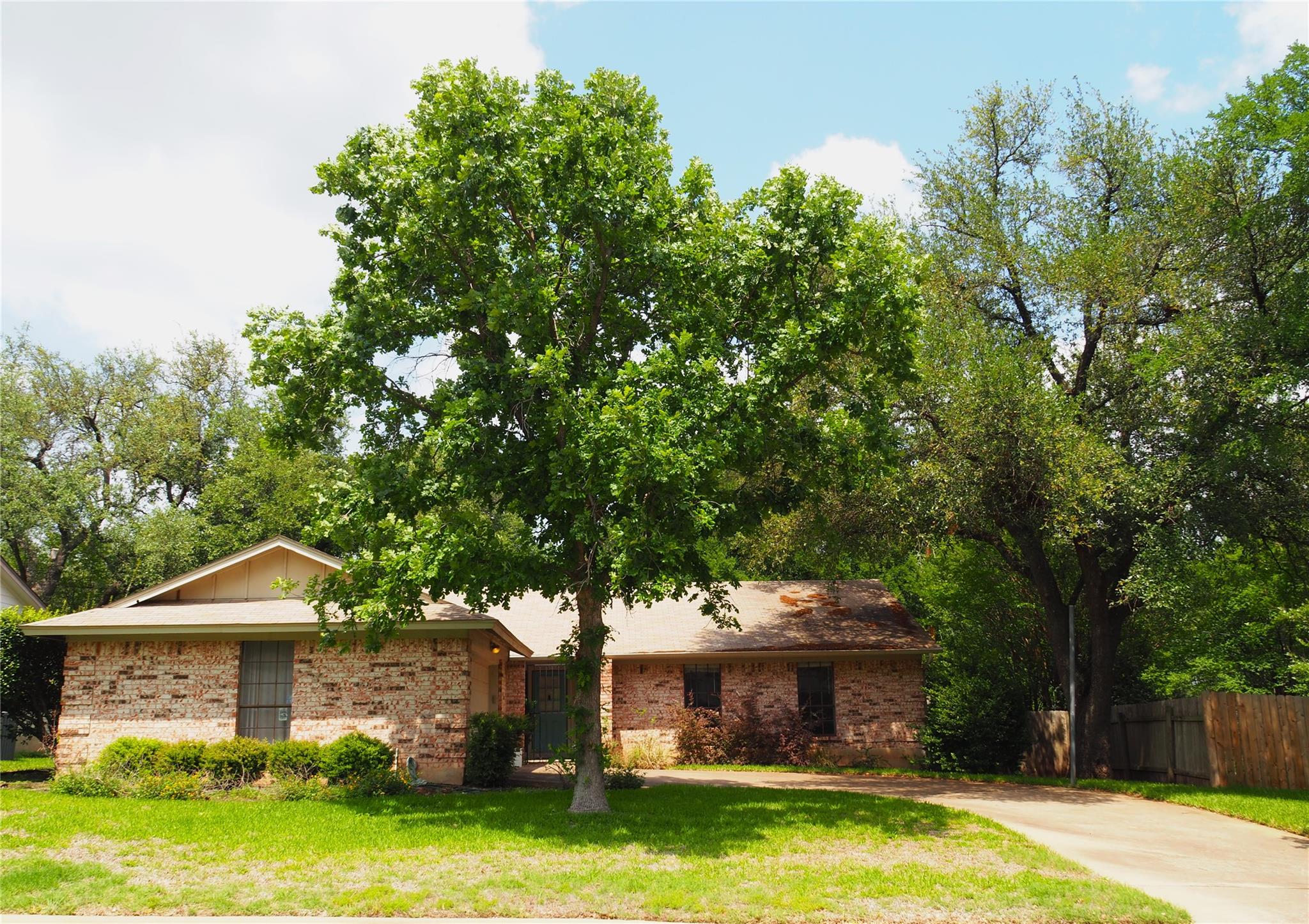 4827 Gerona Dr Property Photo 1