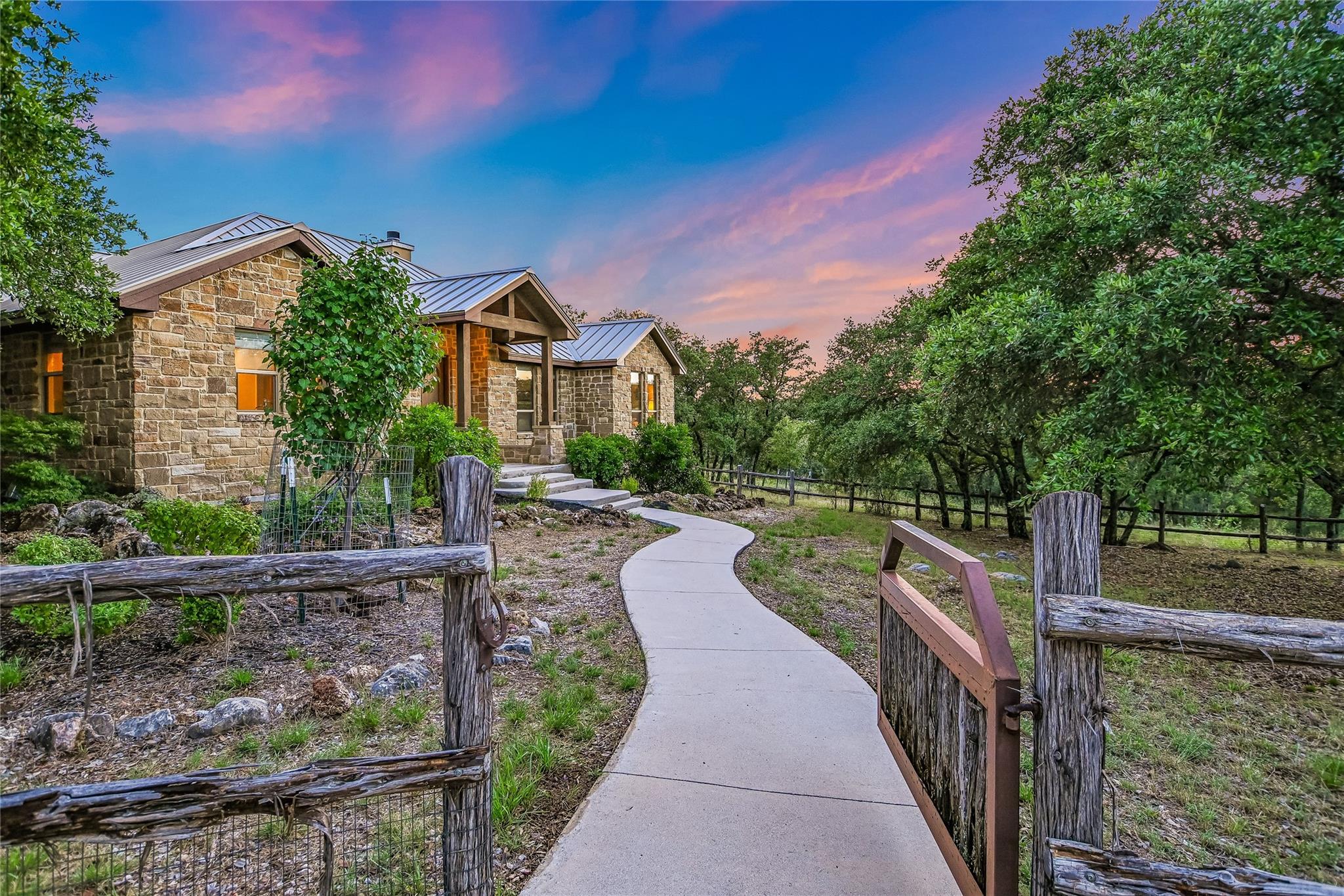 2551 Wolf Creek Ranch Rd Property Photo 1