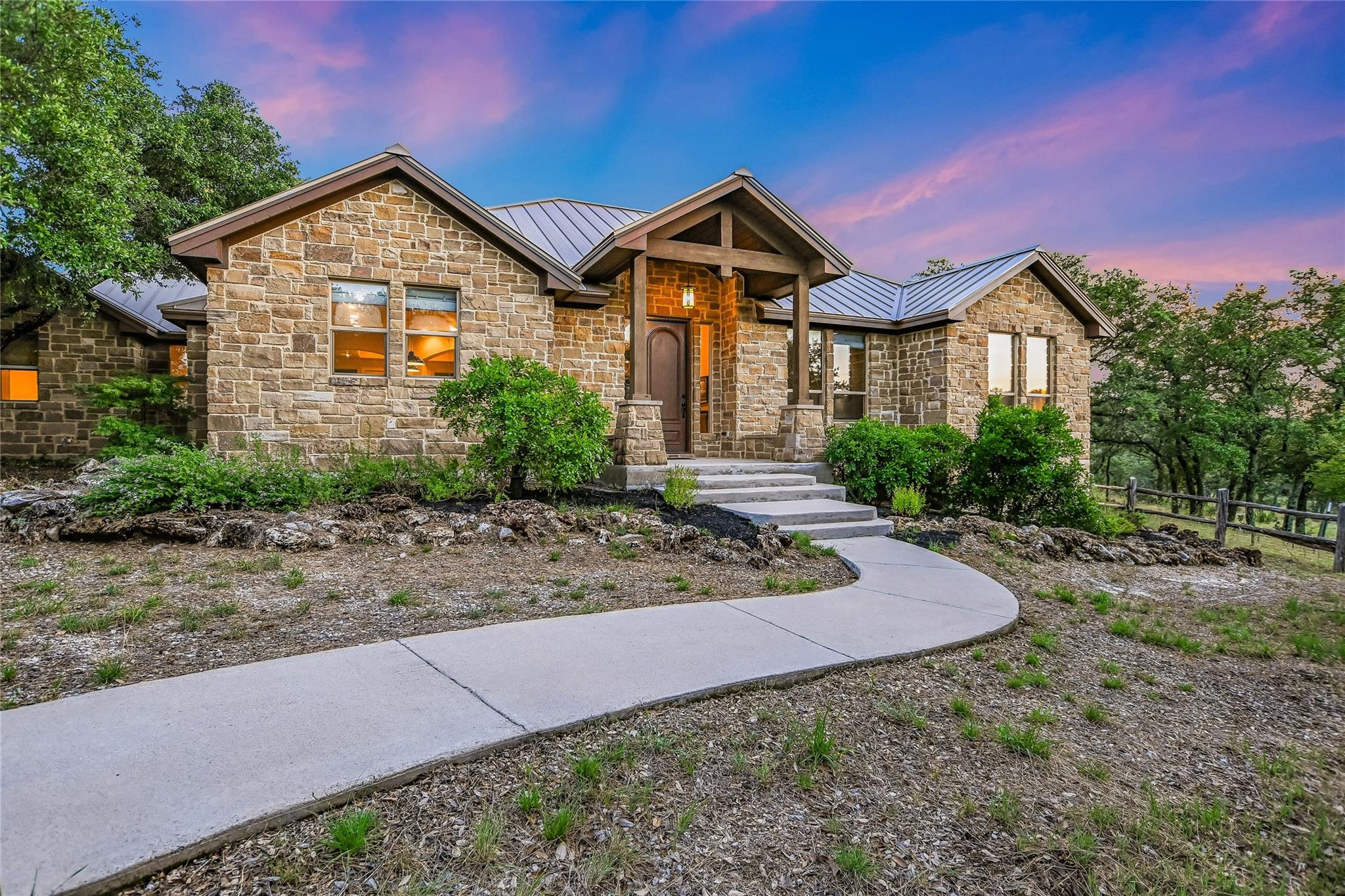 2551 Wolf Creek Ranch Rd Property Photo 3