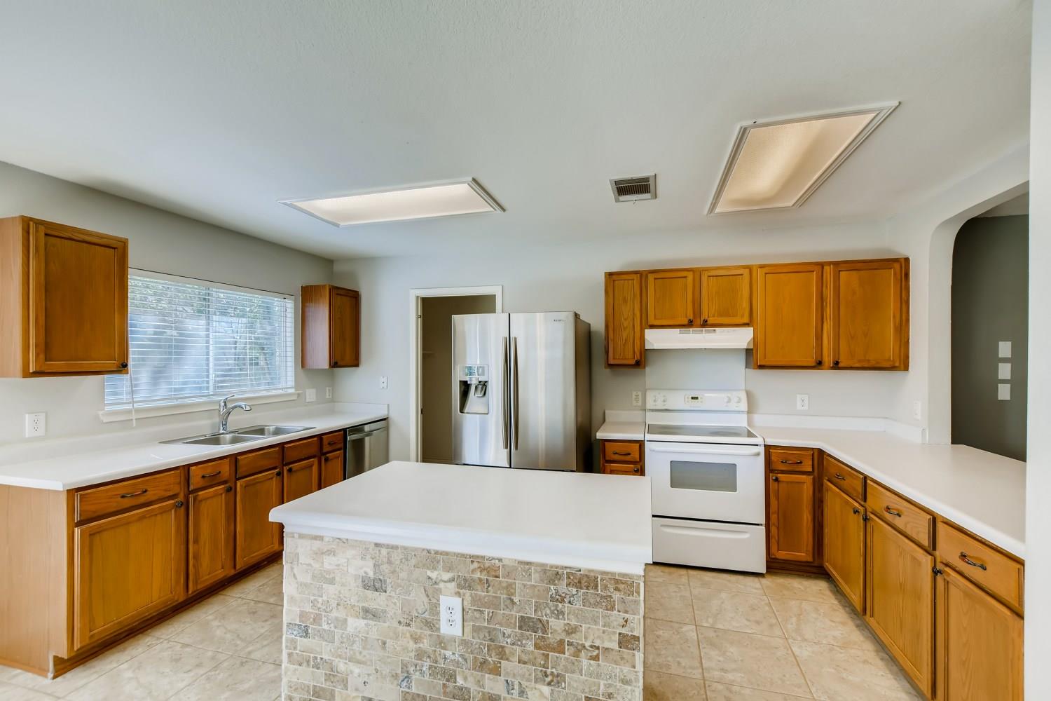 303 Bello Dr Property Photo 4