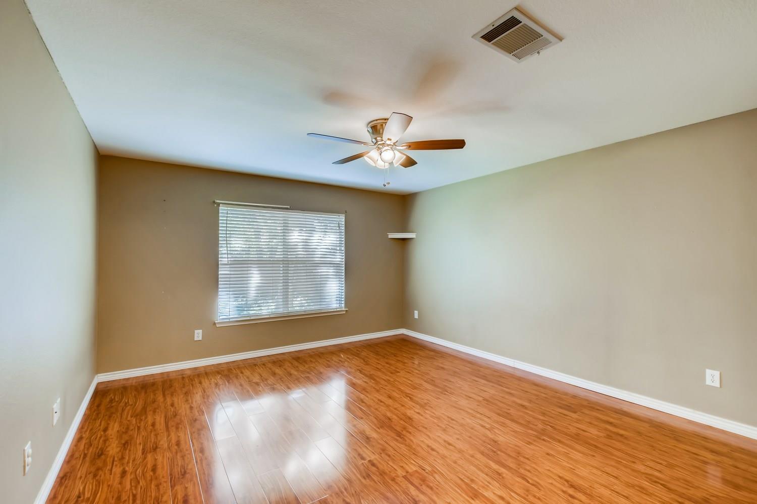 303 Bello Dr Property Photo 6