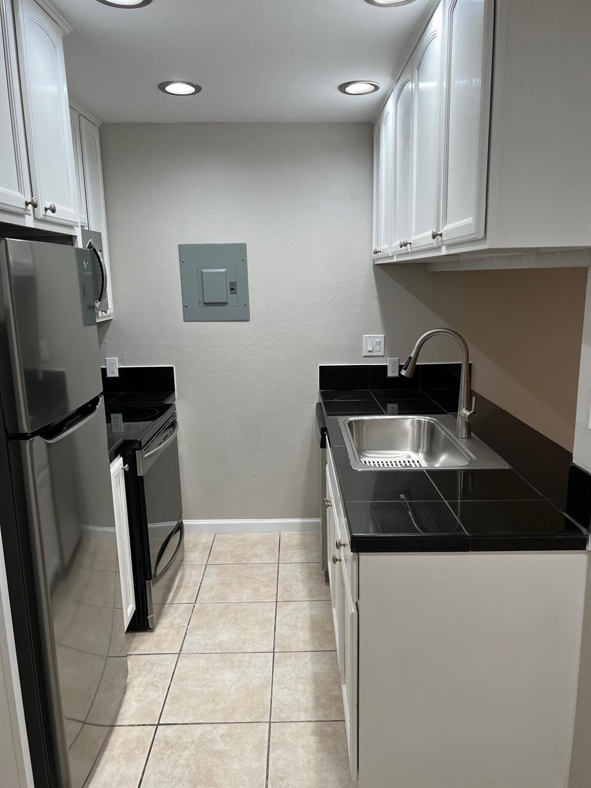 2413 Leon St #103 Property Photo 11