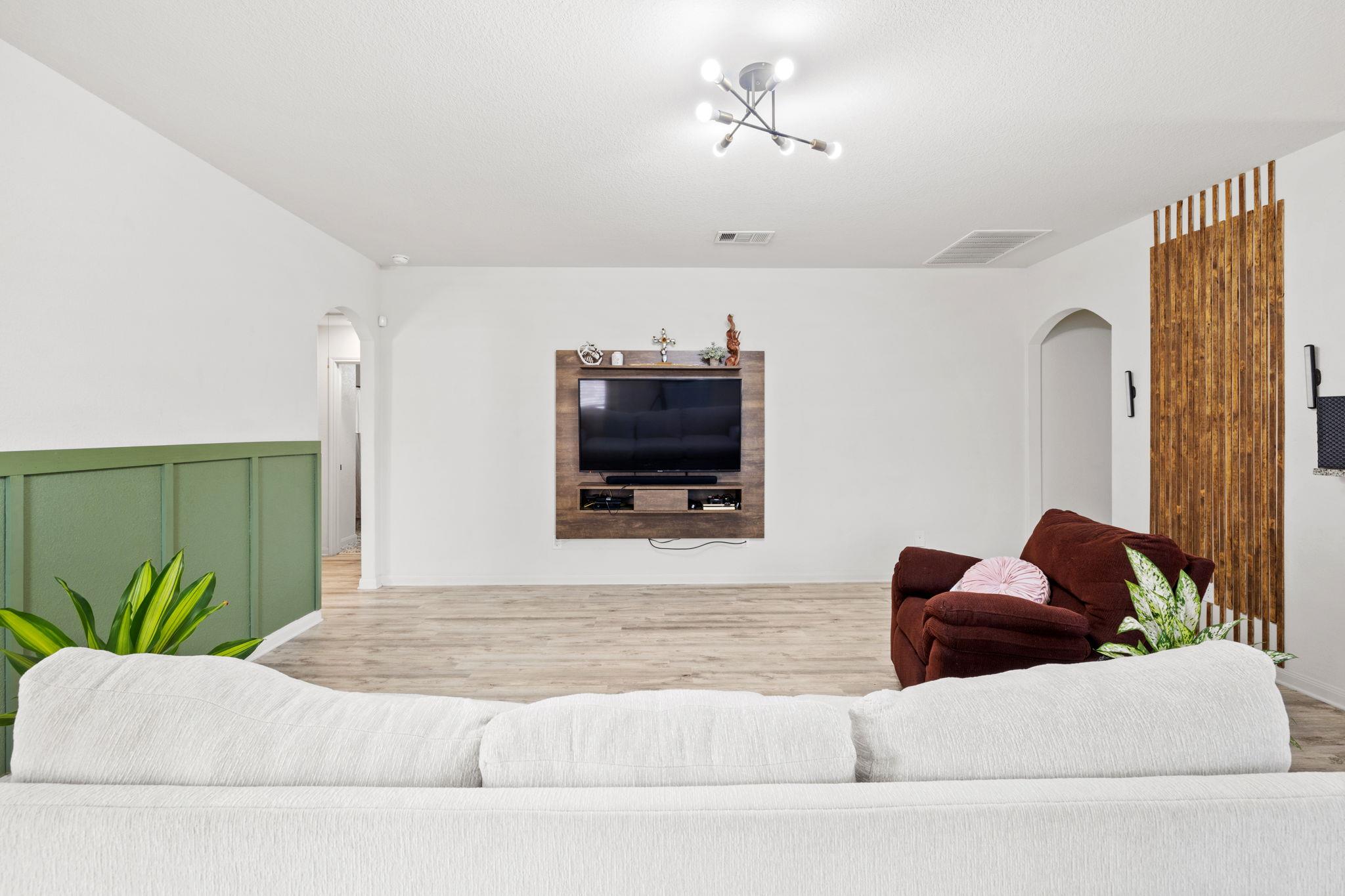 19920 Woodrow Wilson St Property Photo 3