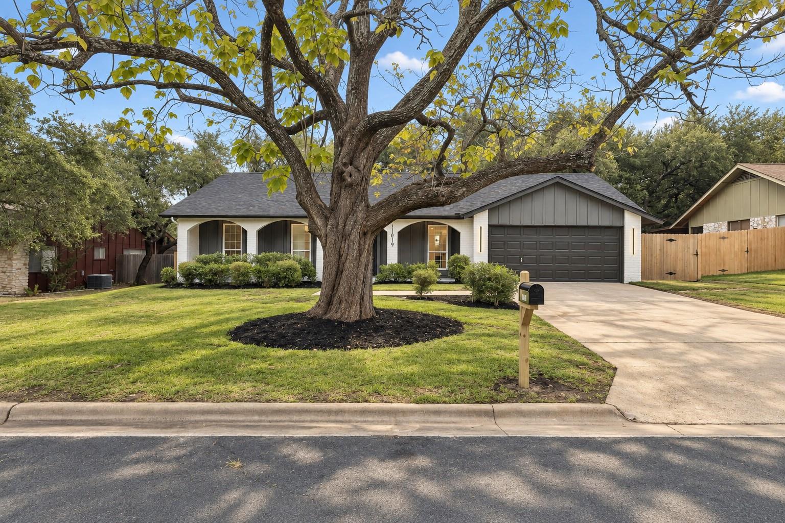 11819 Highland Oaks Trl Property Photo 2