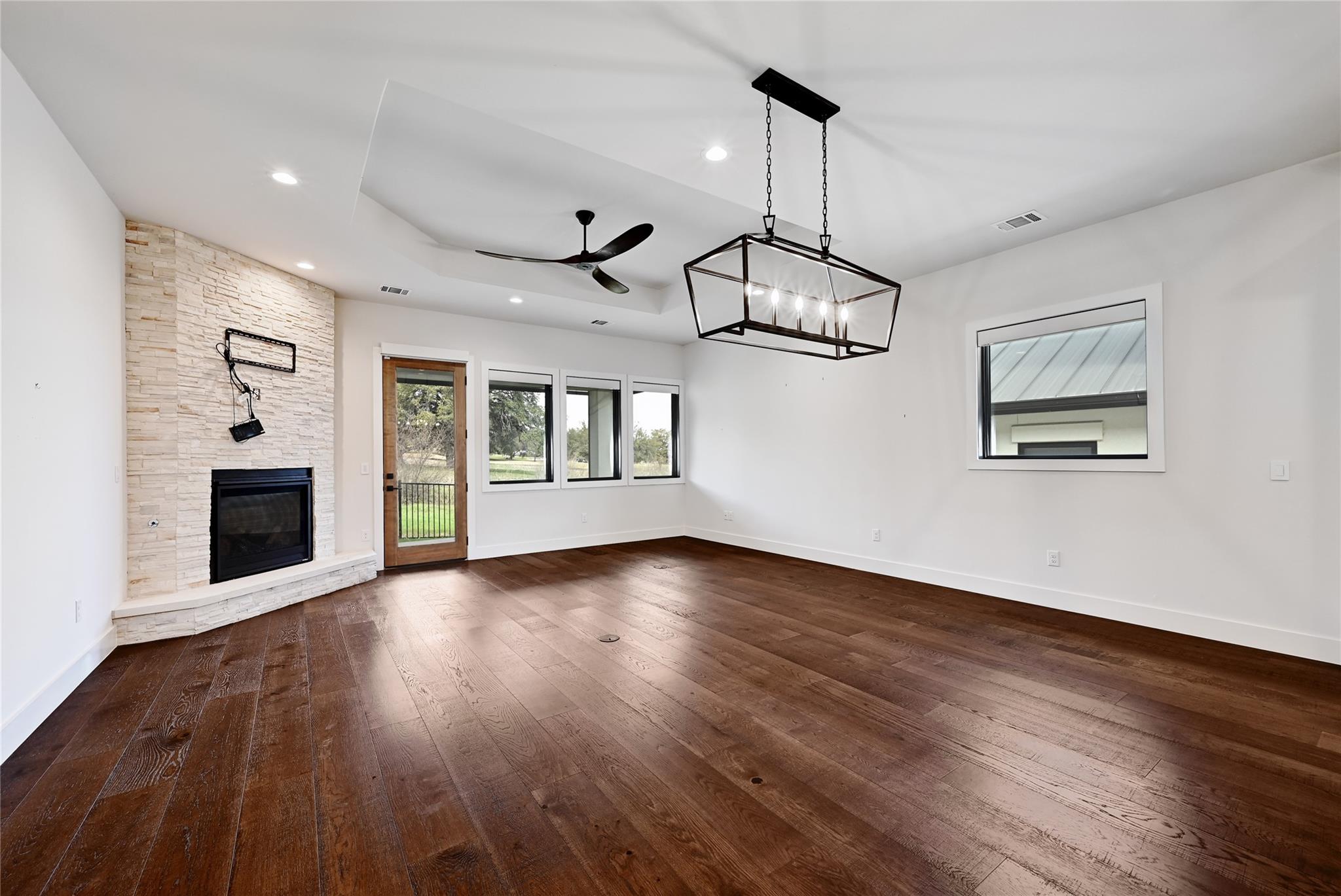 1928 Art Adams Way Property Photo 5