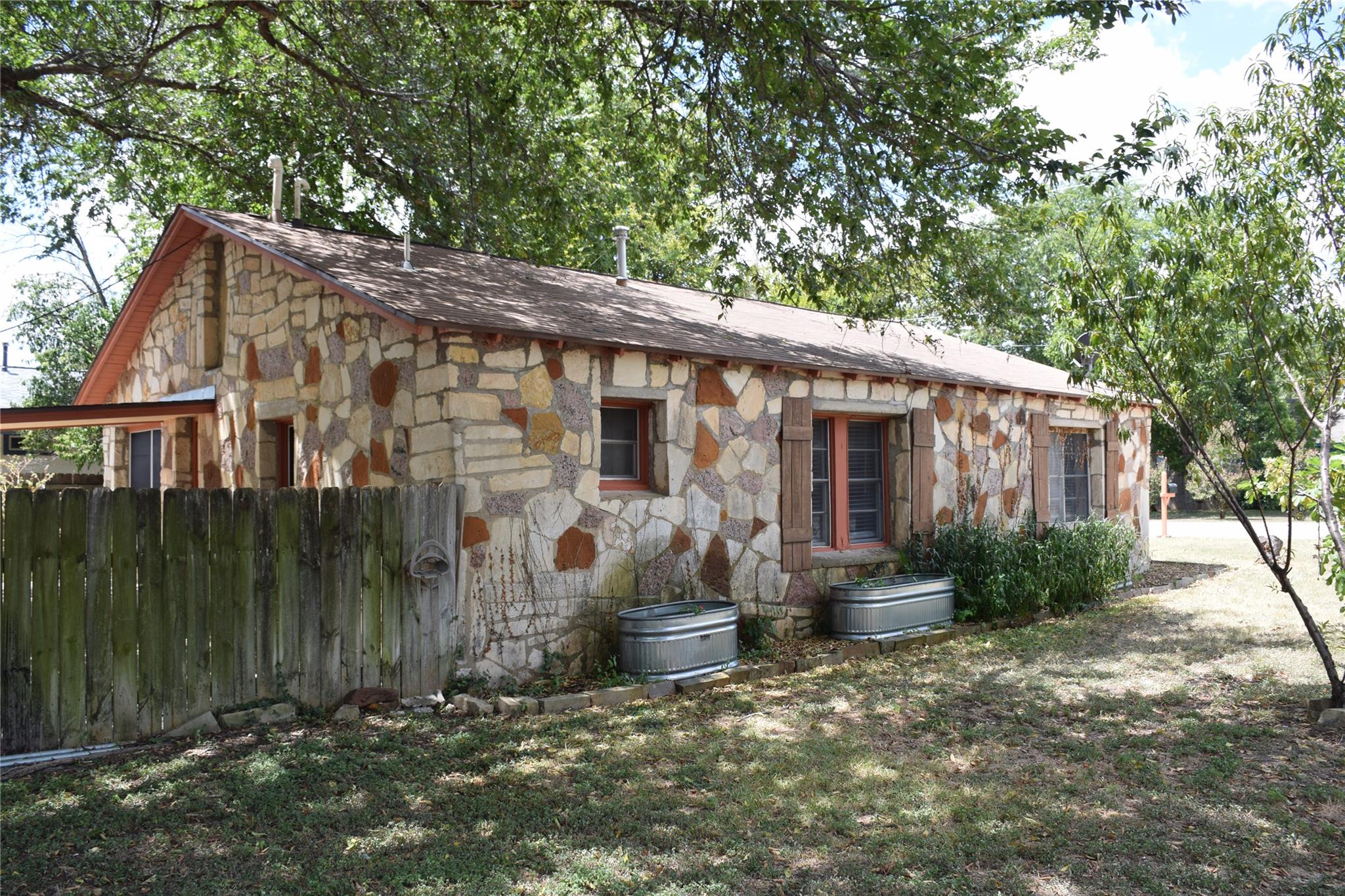 1601 Pine St Property Photo 9