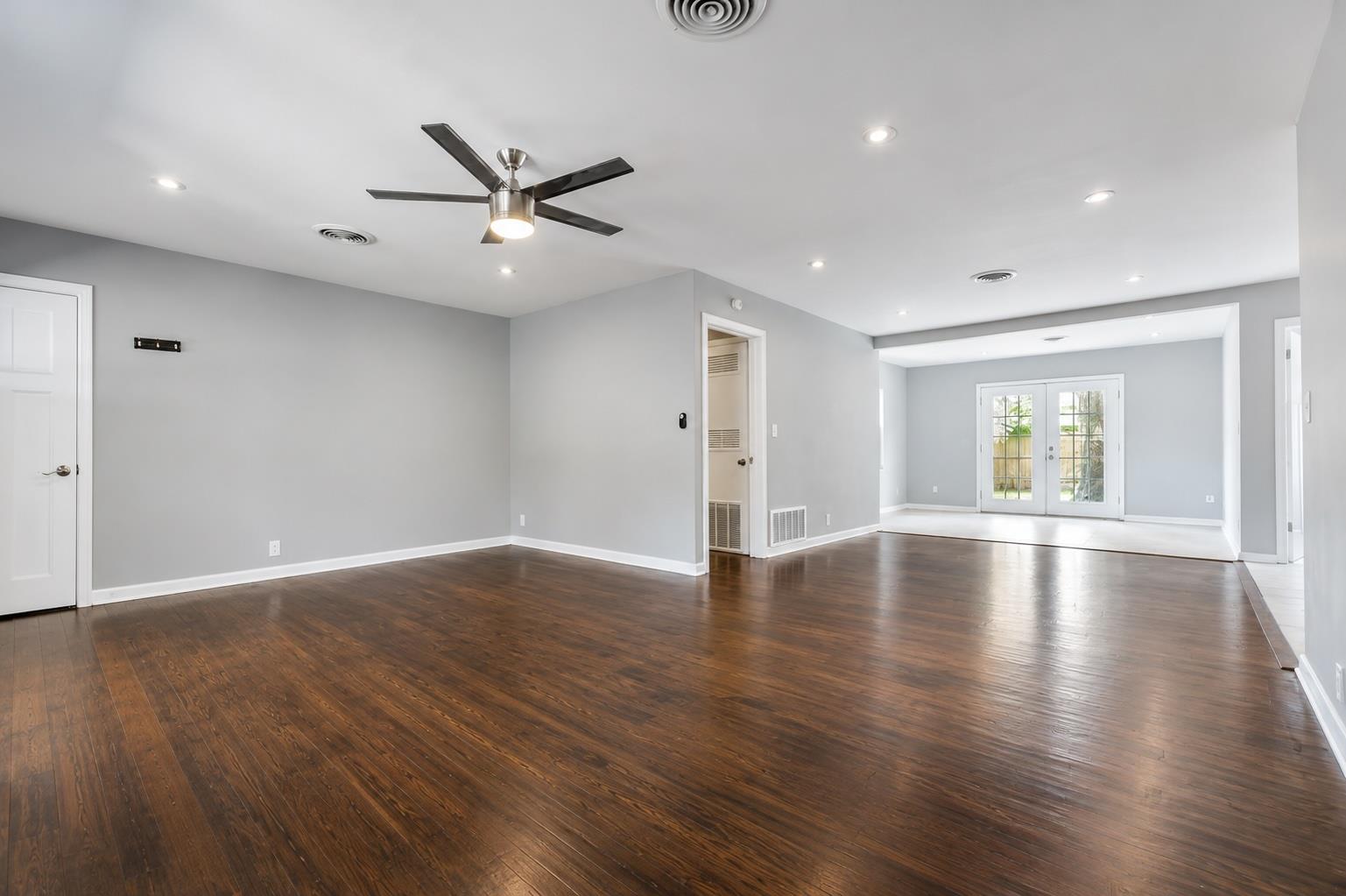 2105 Fortview Rd Property Photo 6