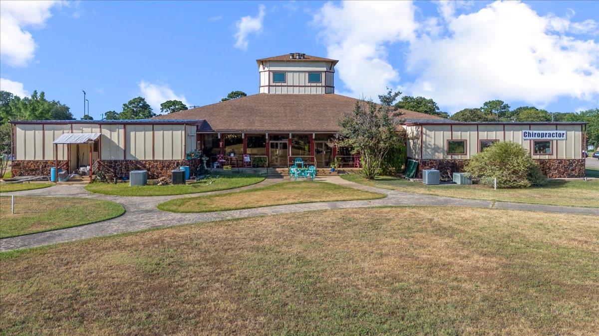 141 Tahitian Dr Property Photo 4