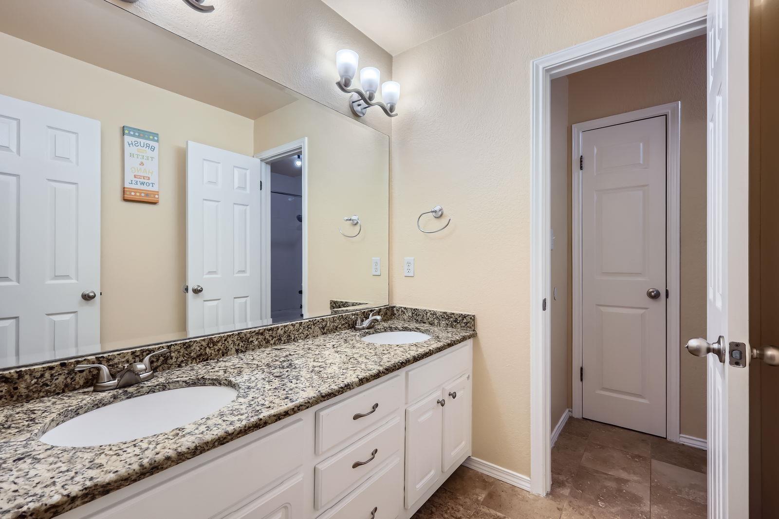 2708 Winding Brook Dr Property Photo 23