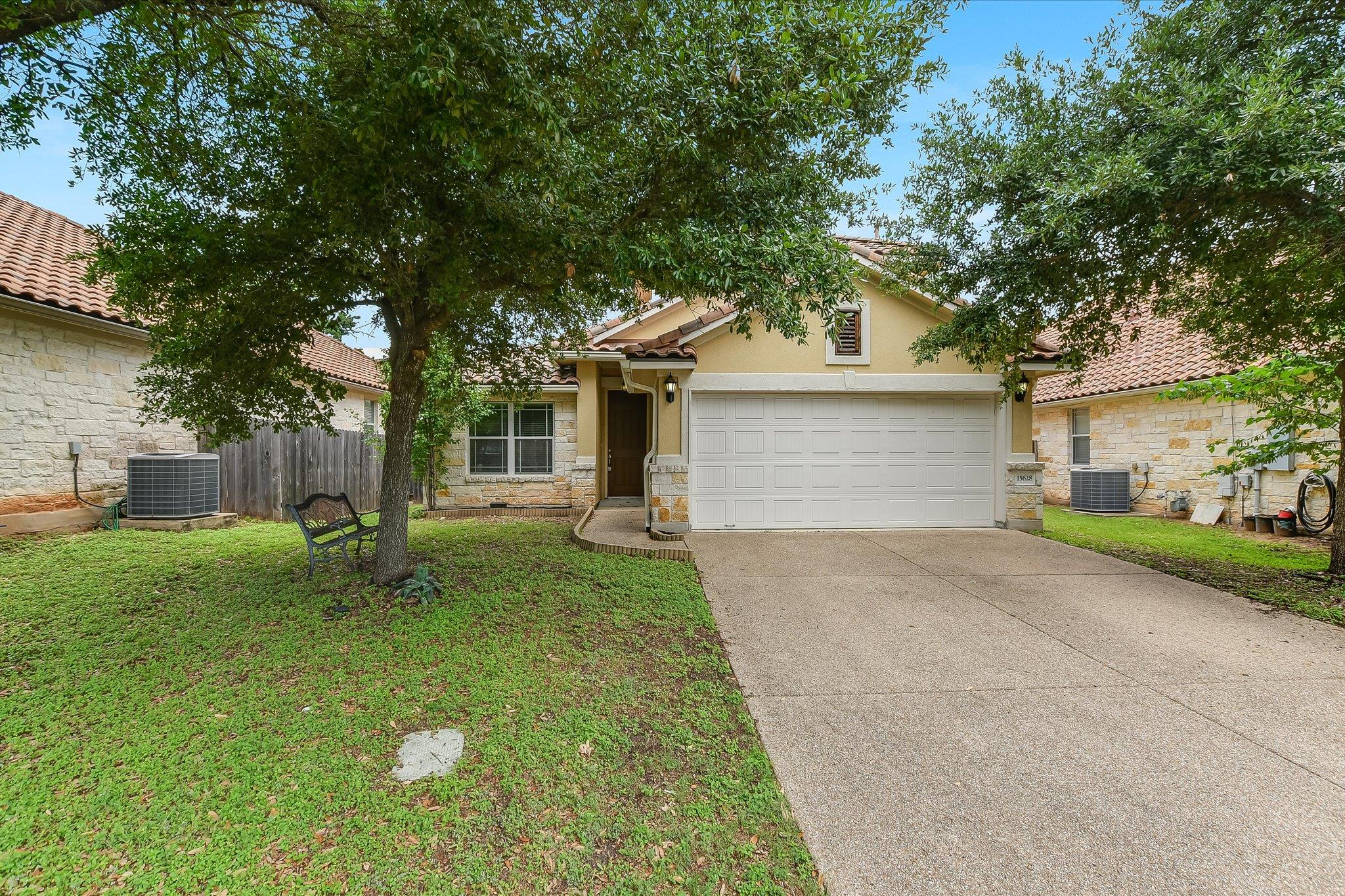 15628 Interlachen DR Property Photo 1