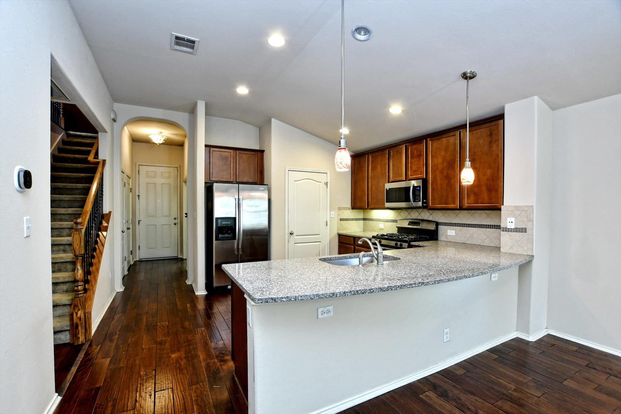 15628 Interlachen Dr Property Photo 5