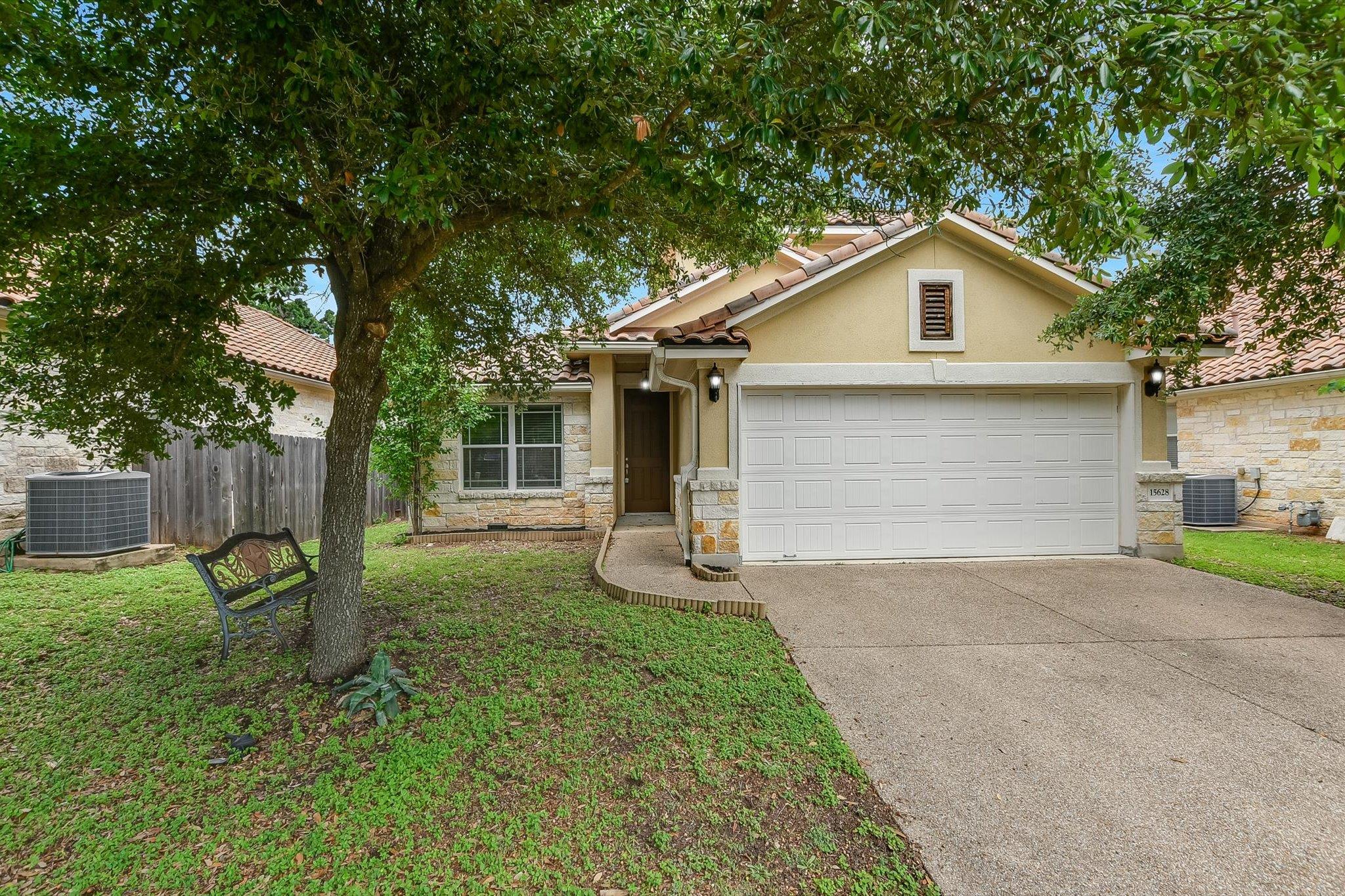 15628 Interlachen Dr Property Photo 7