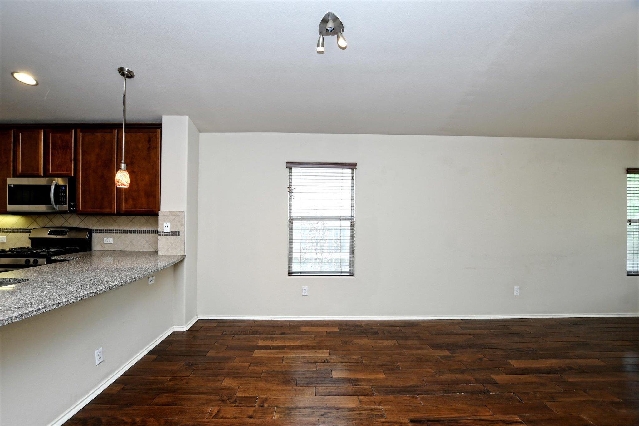 15628 Interlachen Dr Property Photo 8