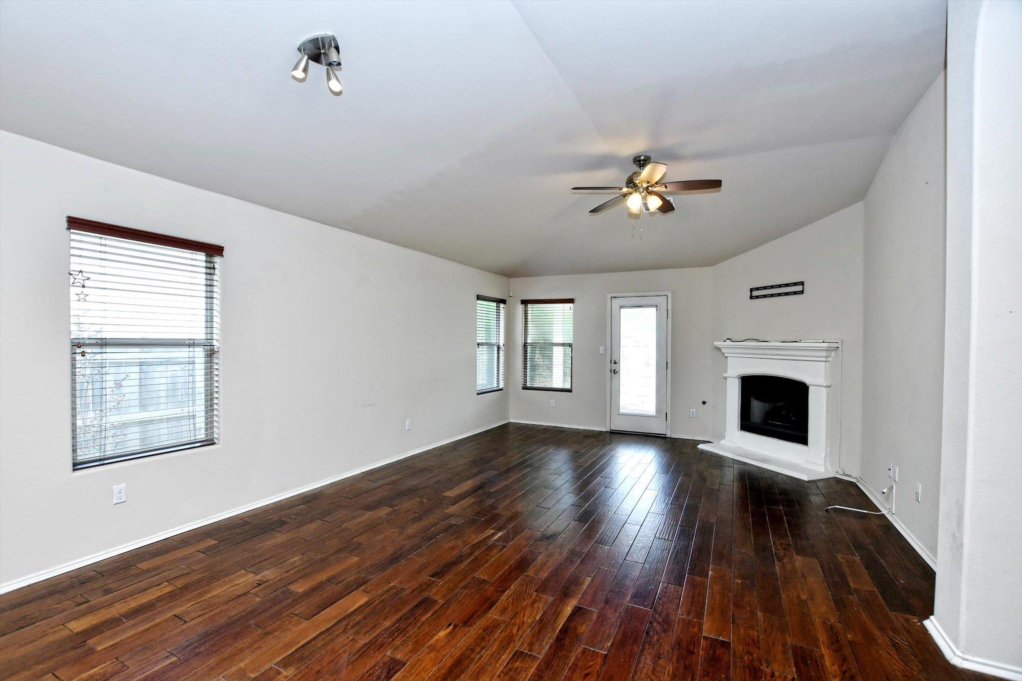 15628 Interlachen Dr Property Photo 14