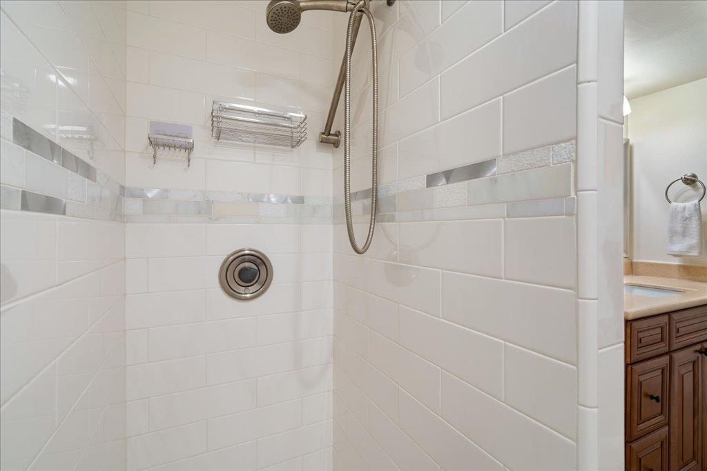 18231 Lakepoint Cv Property Photo 14