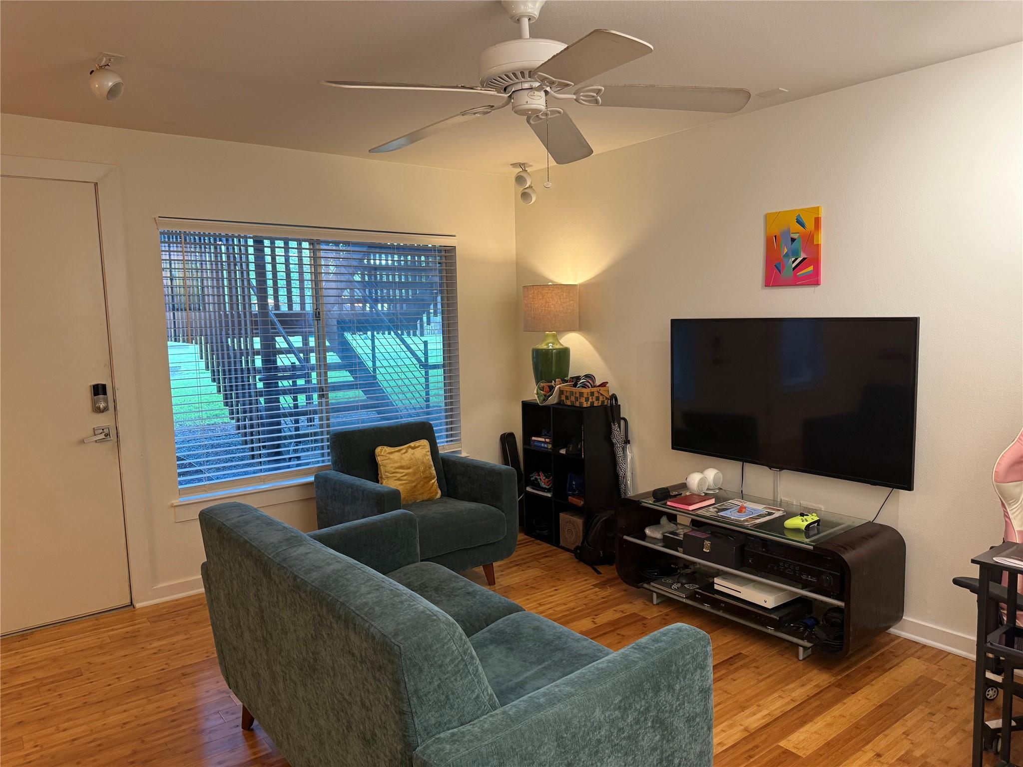 2200 Dickson Dr #127 Property Photo 8