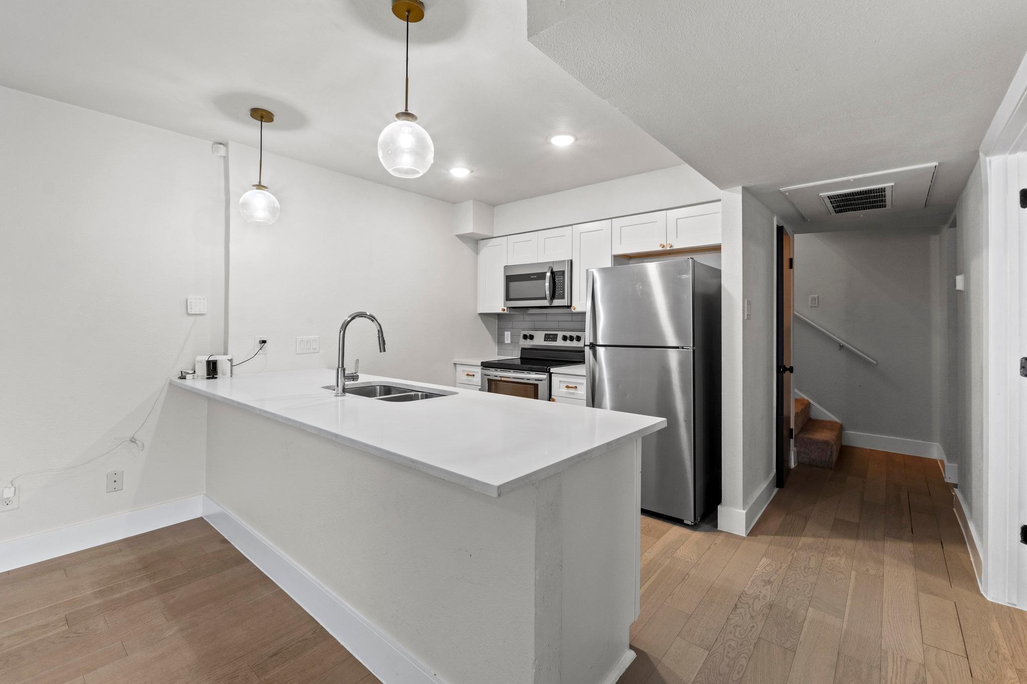 909 Reinli St #101 Property Photo 12