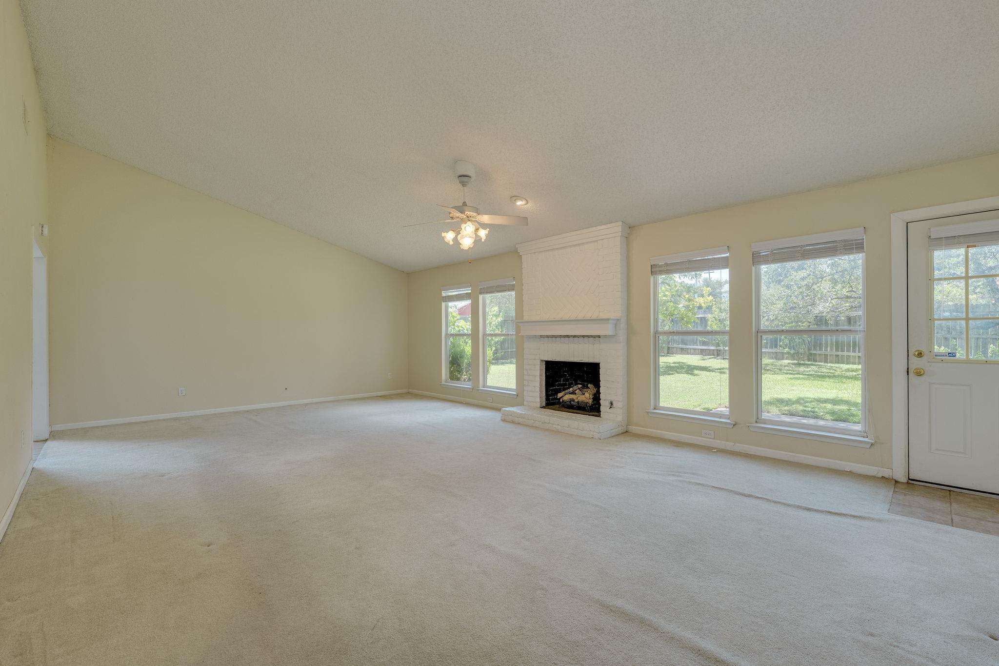 1015 Huntridge Dr Property Photo 8