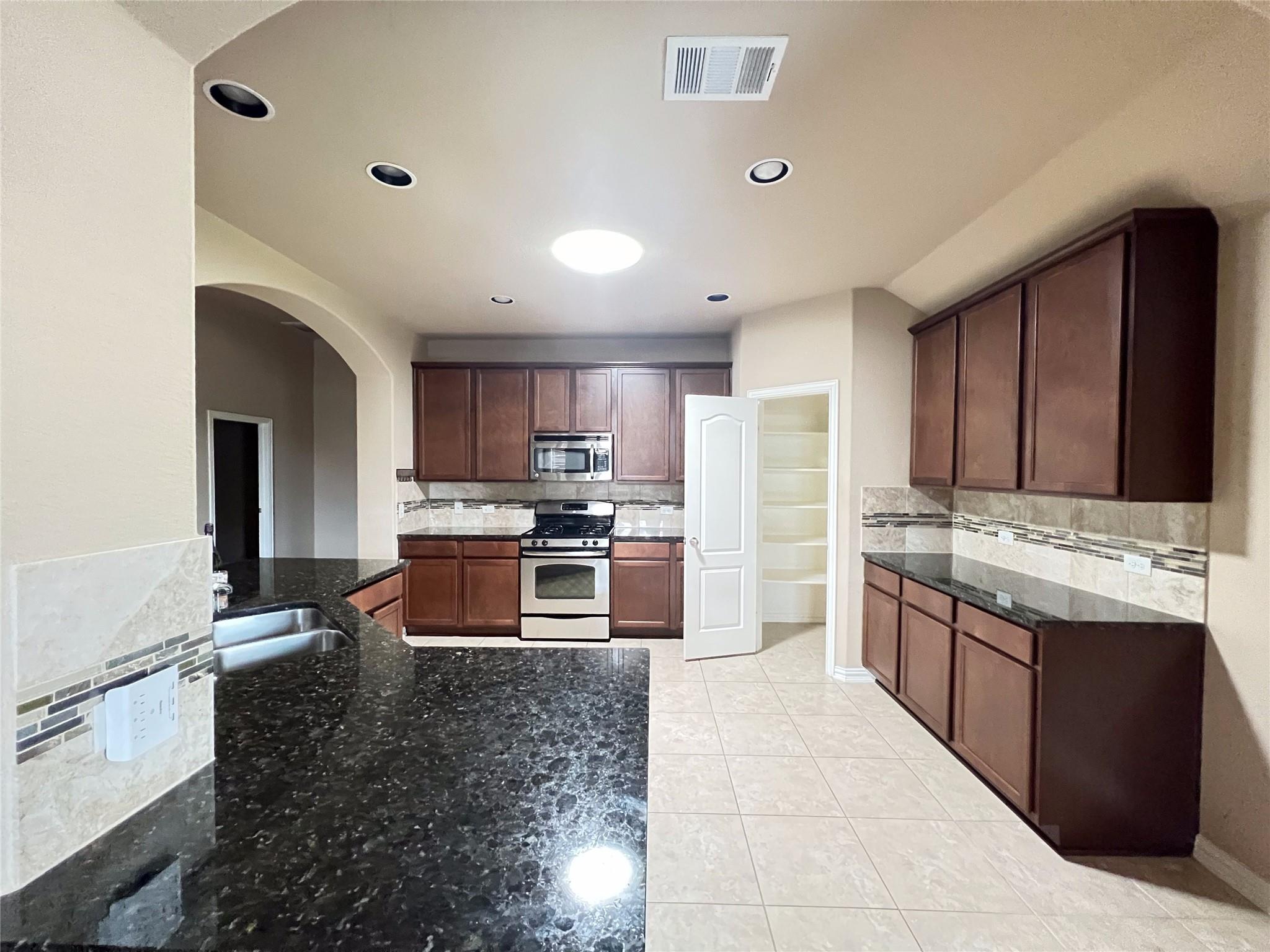 1817 Greyleaf Path Property Photo 2