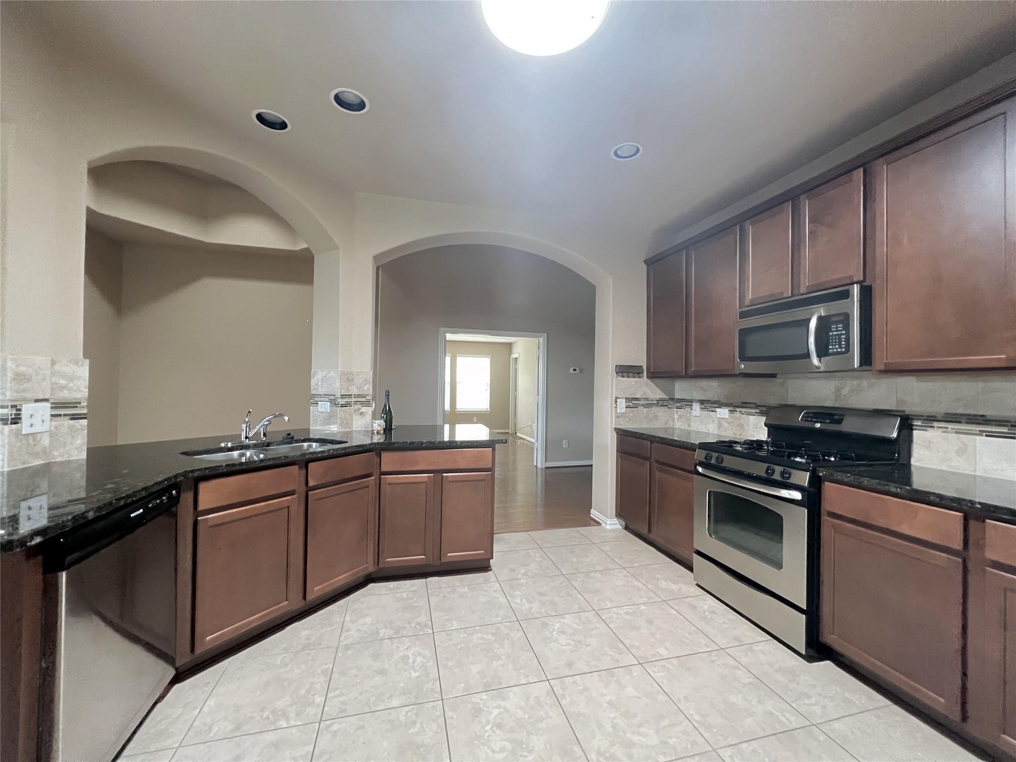 1817 Greyleaf Path Property Photo 5