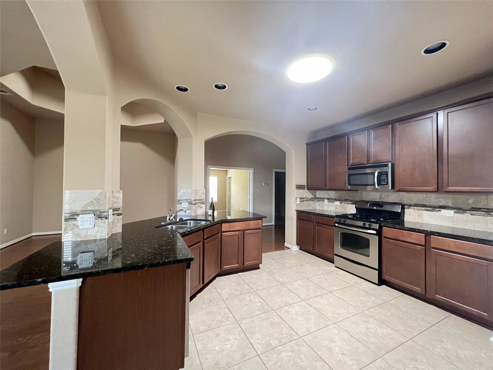 1817 Greyleaf Path Property Photo 6