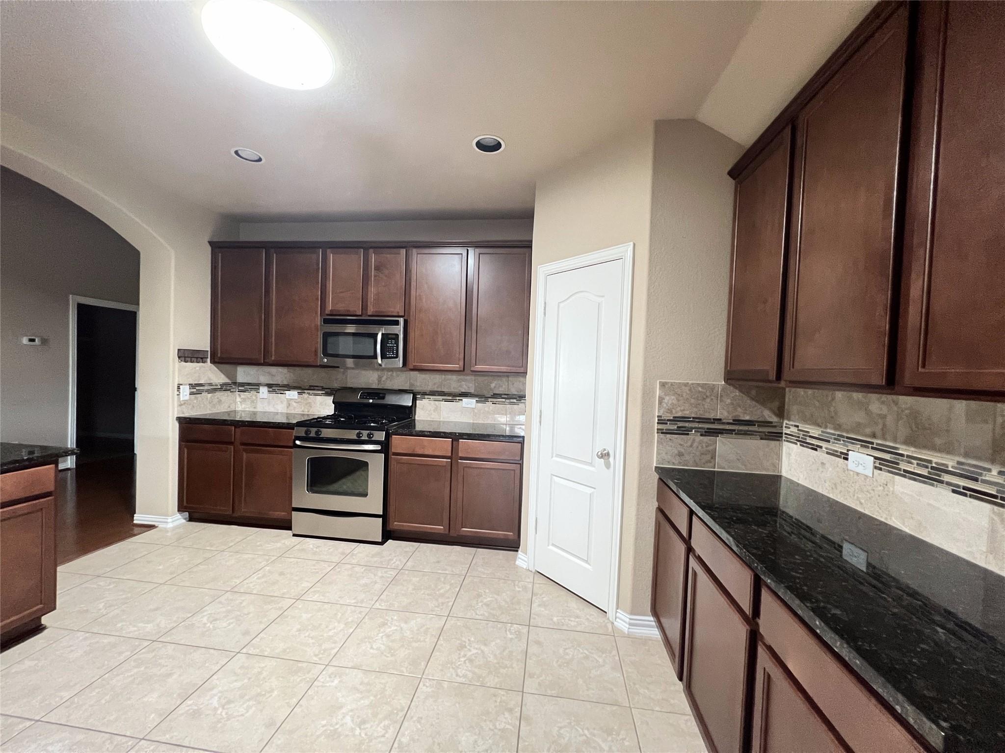 1817 Greyleaf Path Property Photo 7