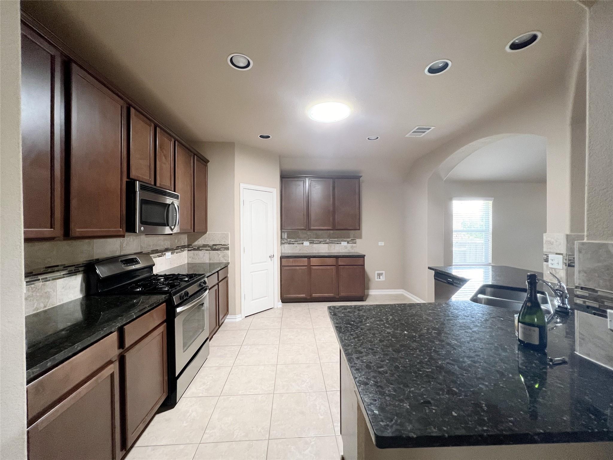 1817 Greyleaf Path Property Photo 11