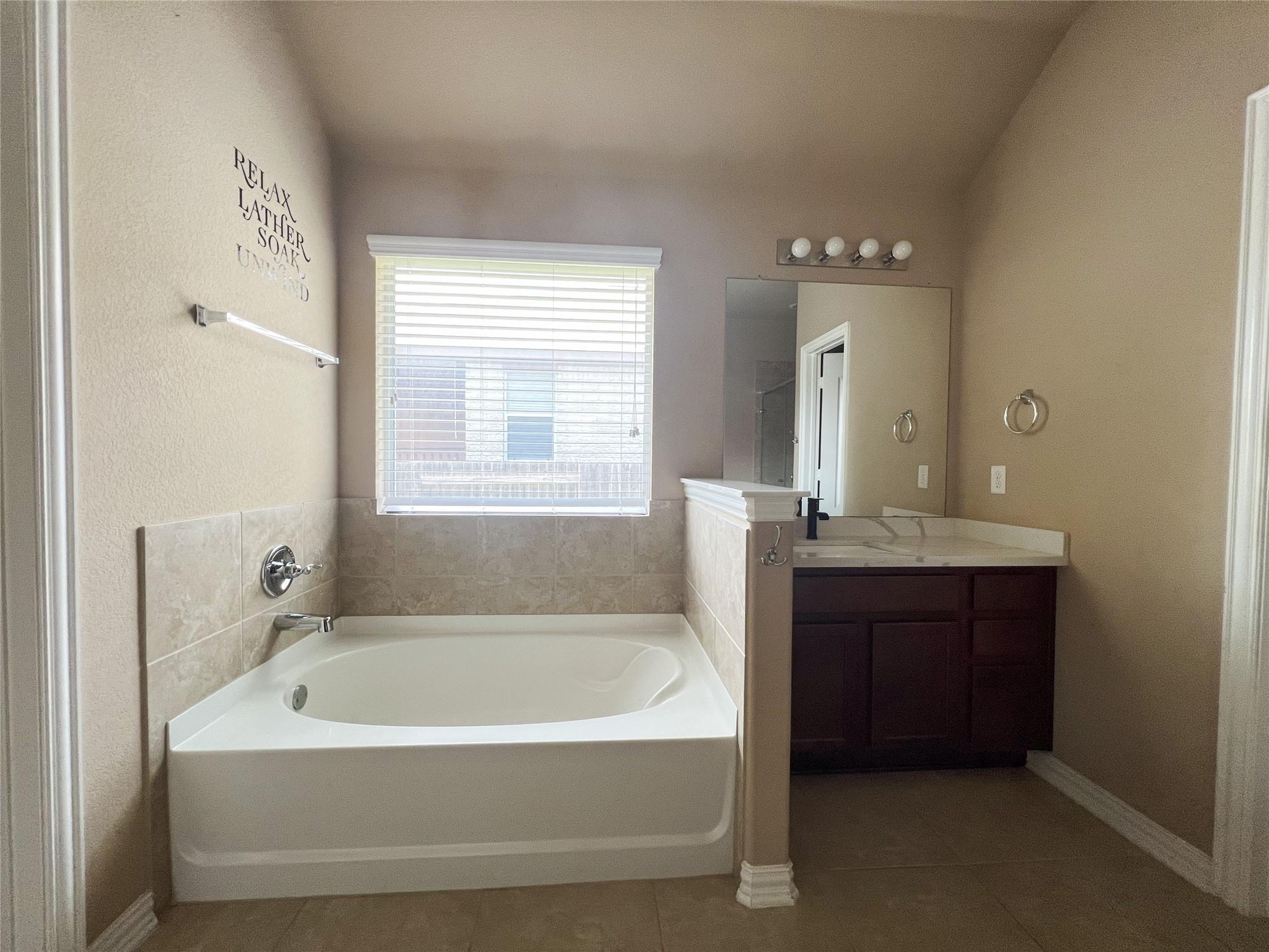 1817 Greyleaf Path Property Photo 14