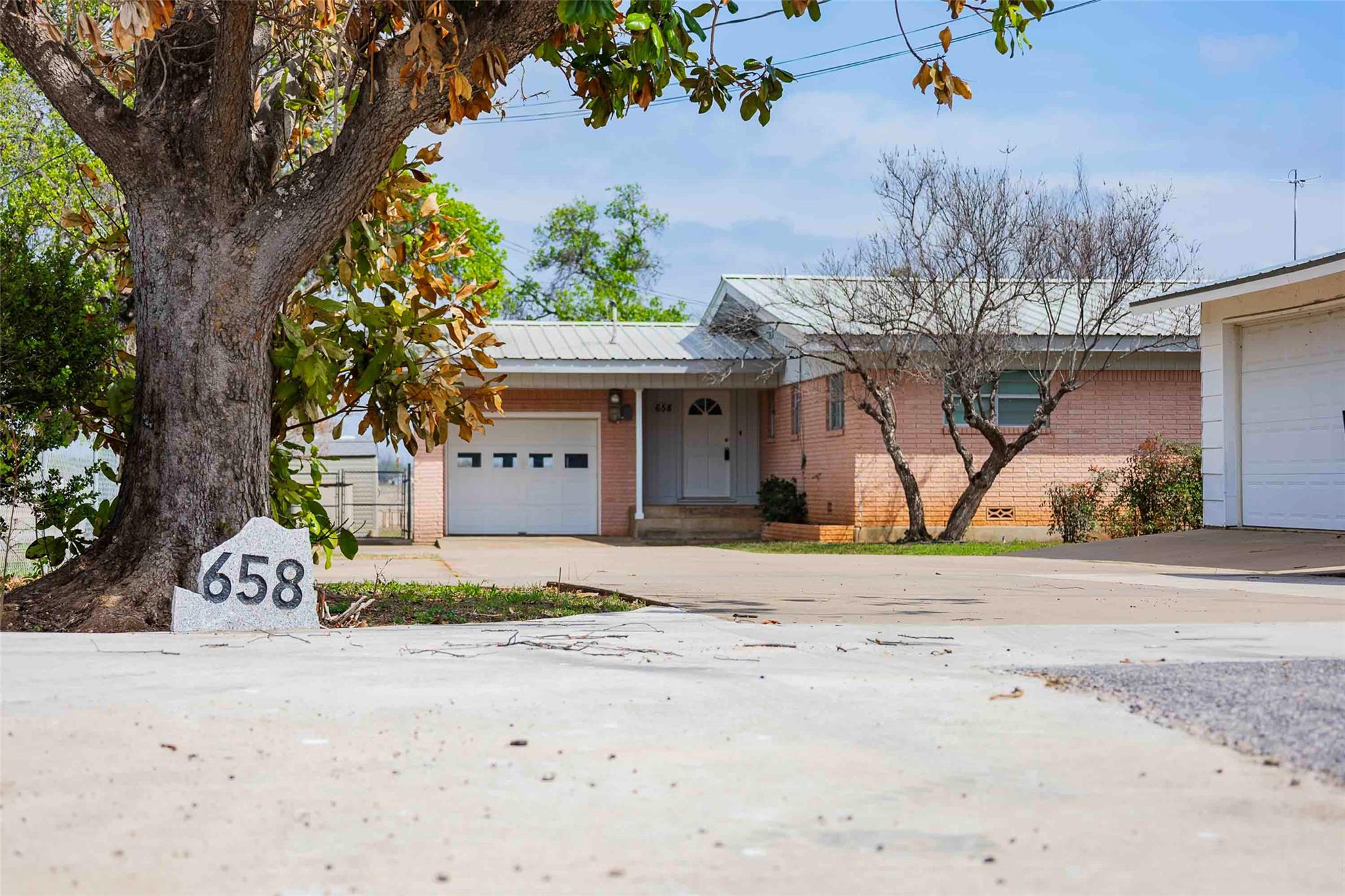 658 Golden Beach Dr Property Photo