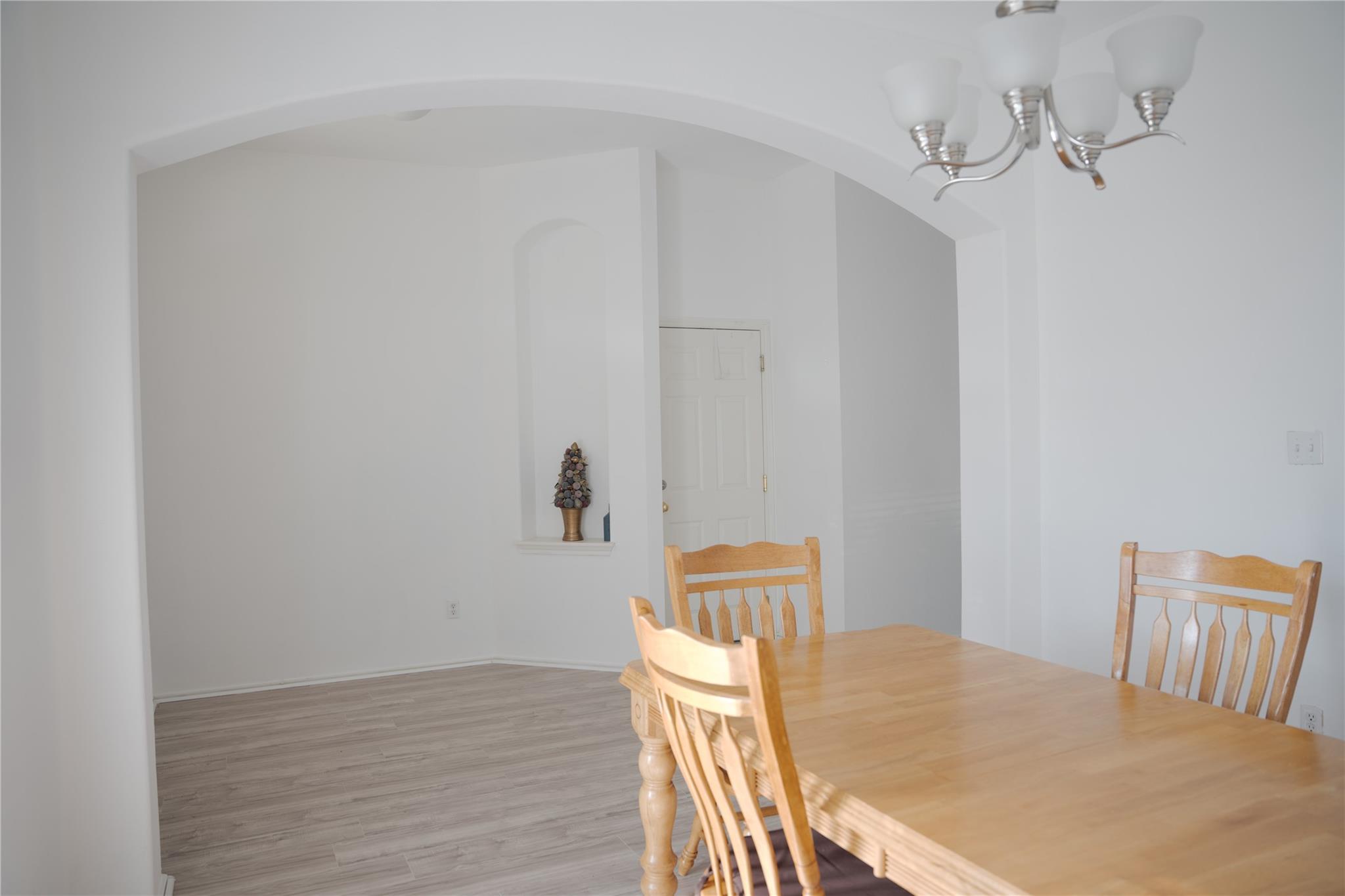 9305 Pioneer Forest Dr Property Photo 3