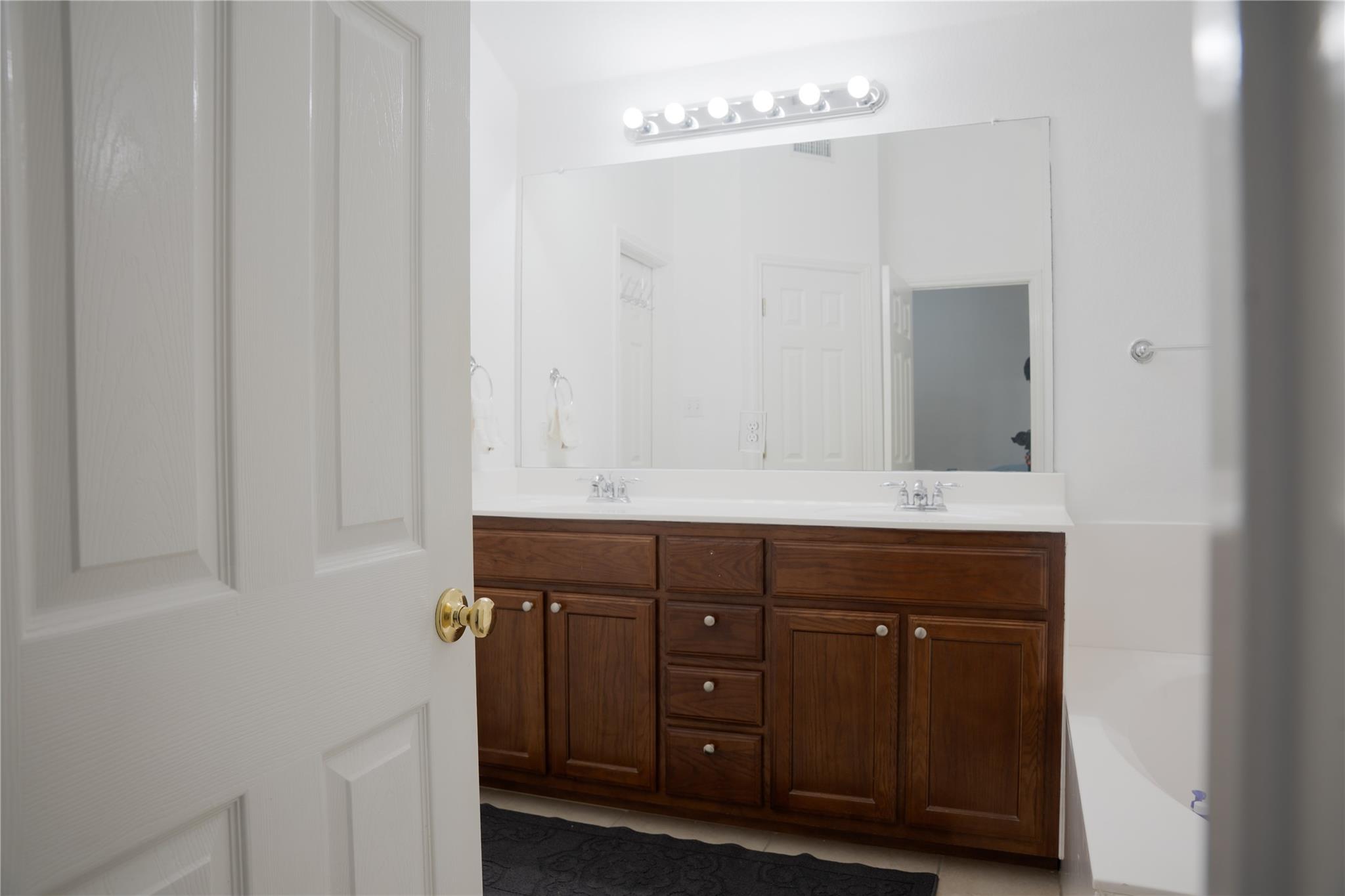 9305 Pioneer Forest Dr Property Photo 4