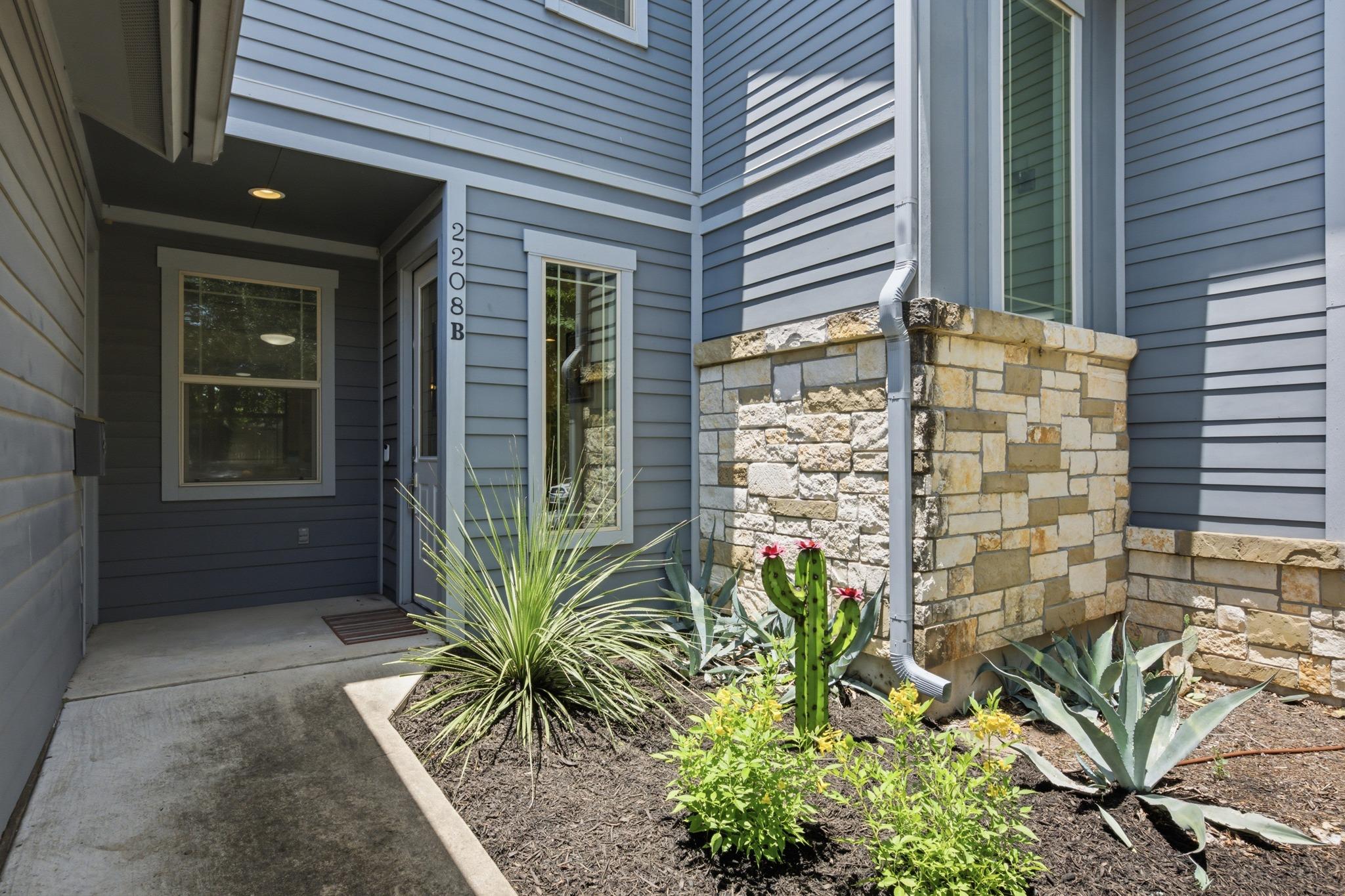 2208 Schriber St #b Property Photo 2