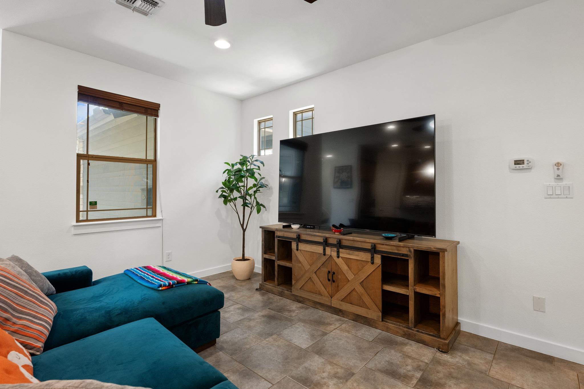 2208 Schriber St #b Property Photo 4