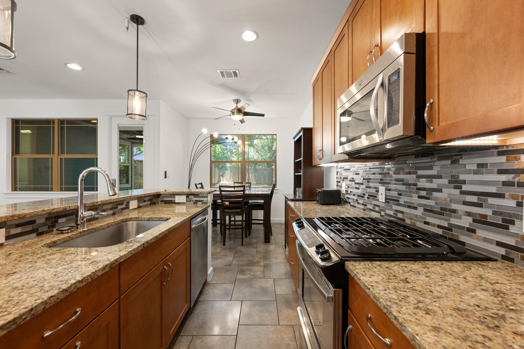 2208 Schriber St #b Property Photo 13