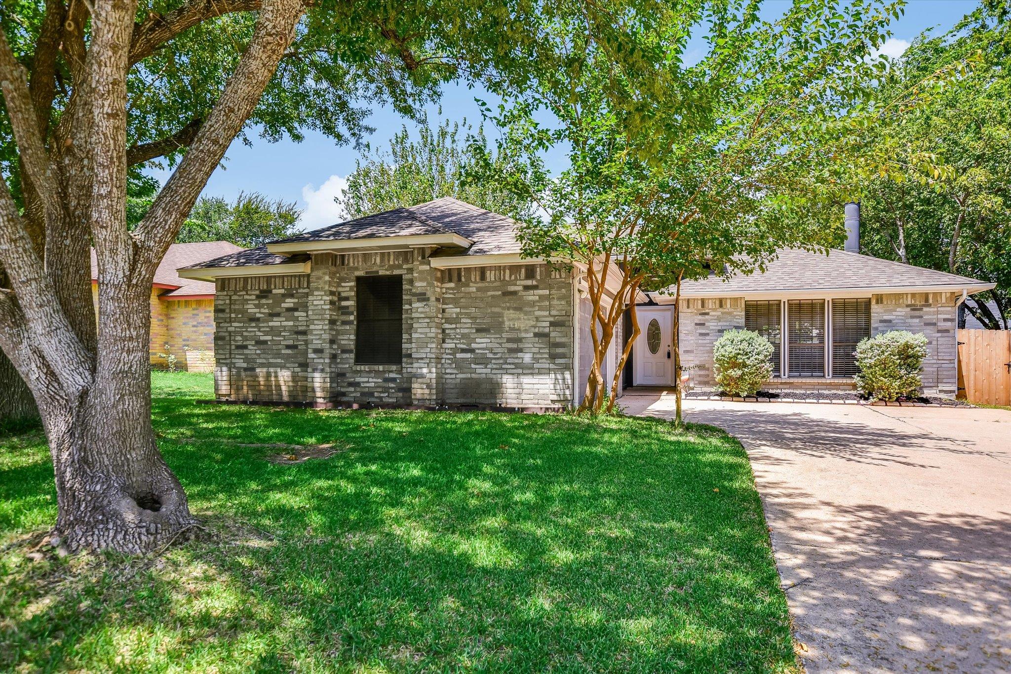 1705 Laurel Ln Property Photo 1