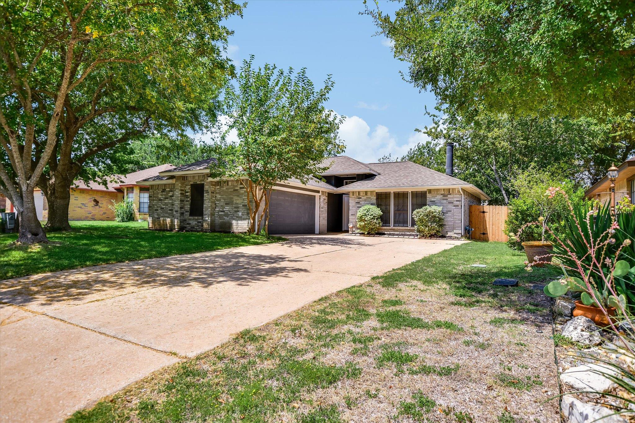 1705 Laurel Ln Property Photo 4