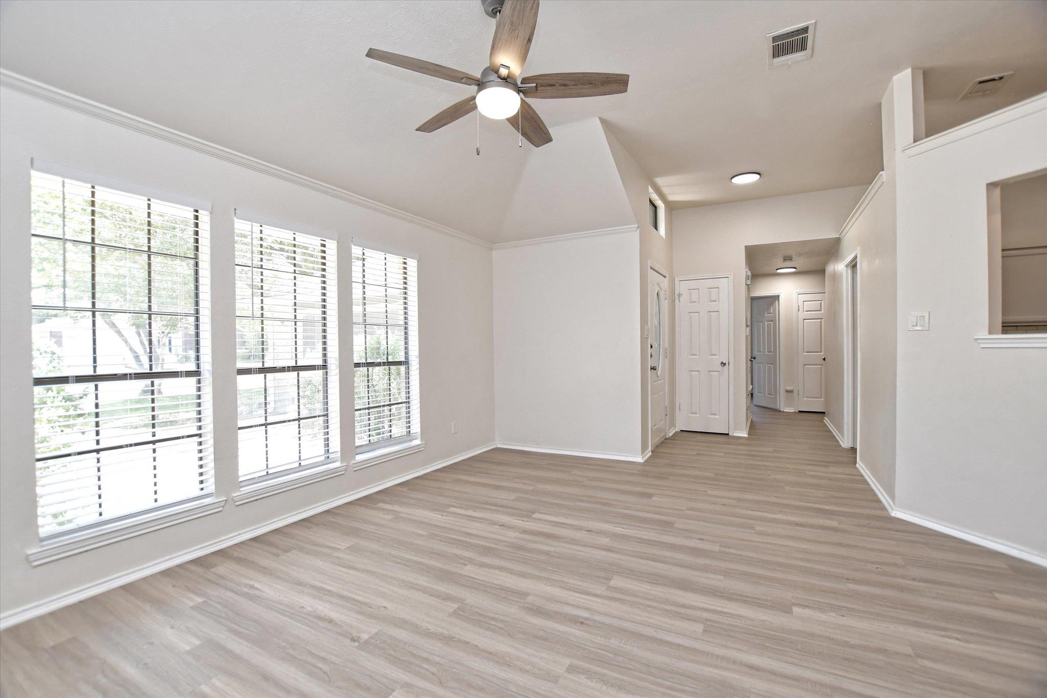 1705 Laurel Ln Property Photo 5