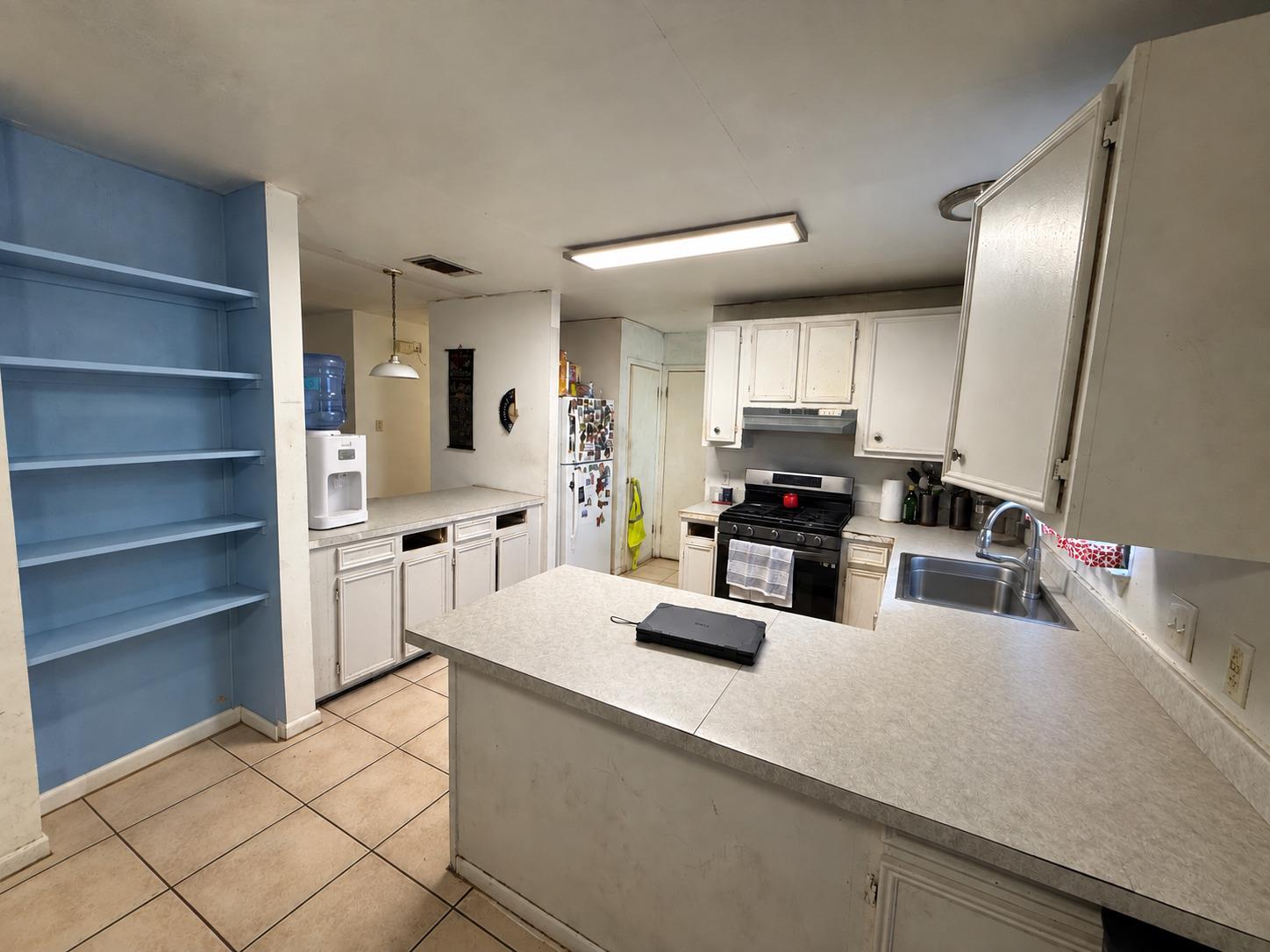 1210 Delano St Property Photo 7