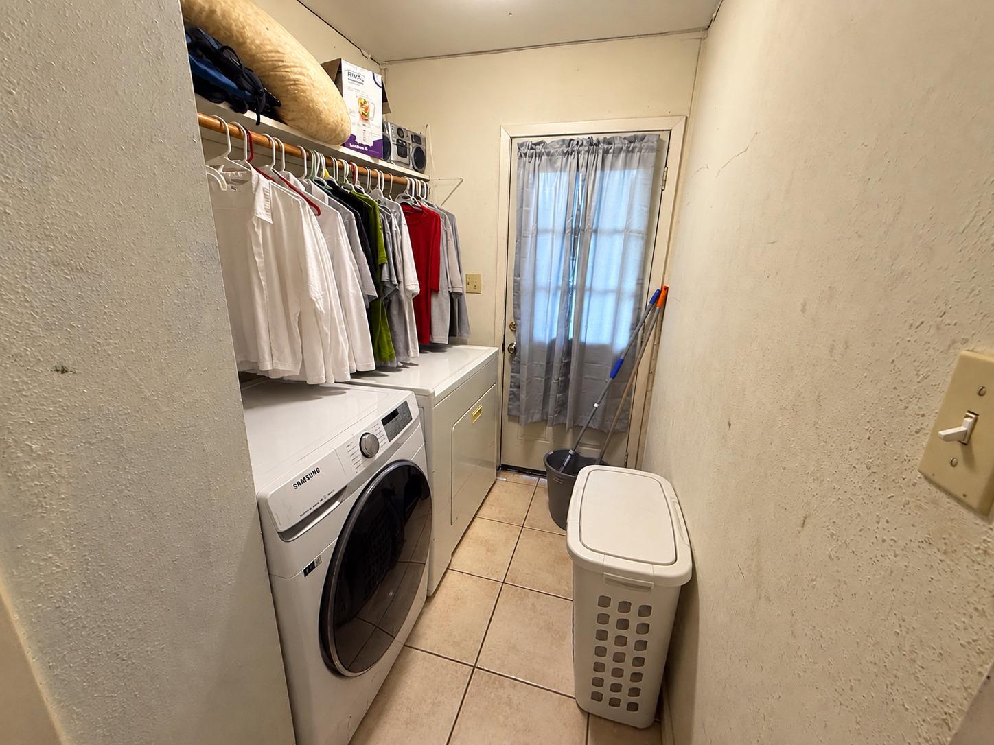 1210 Delano St Property Photo 8