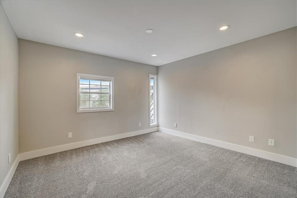 935 La Posada Dr #222 Property Photo 16